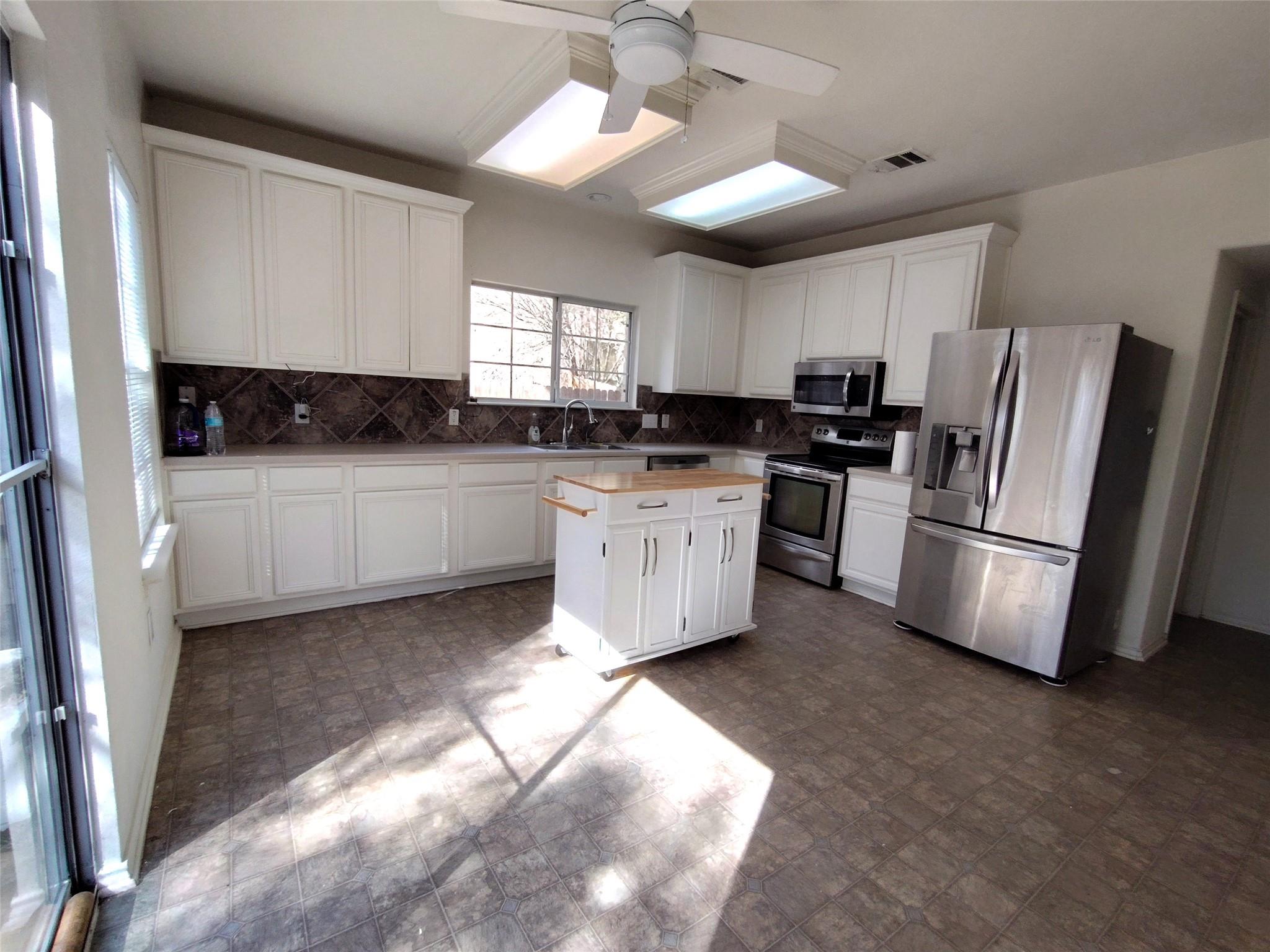 2108 Cottontail Dr, Leander, TX 78641