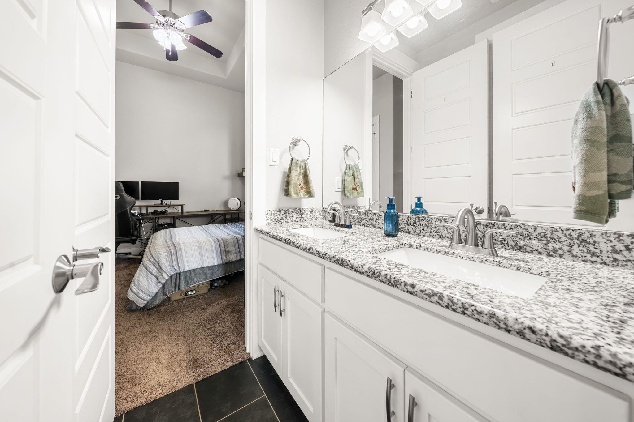 105 E Doucet Cv, Hutto, TX 78634