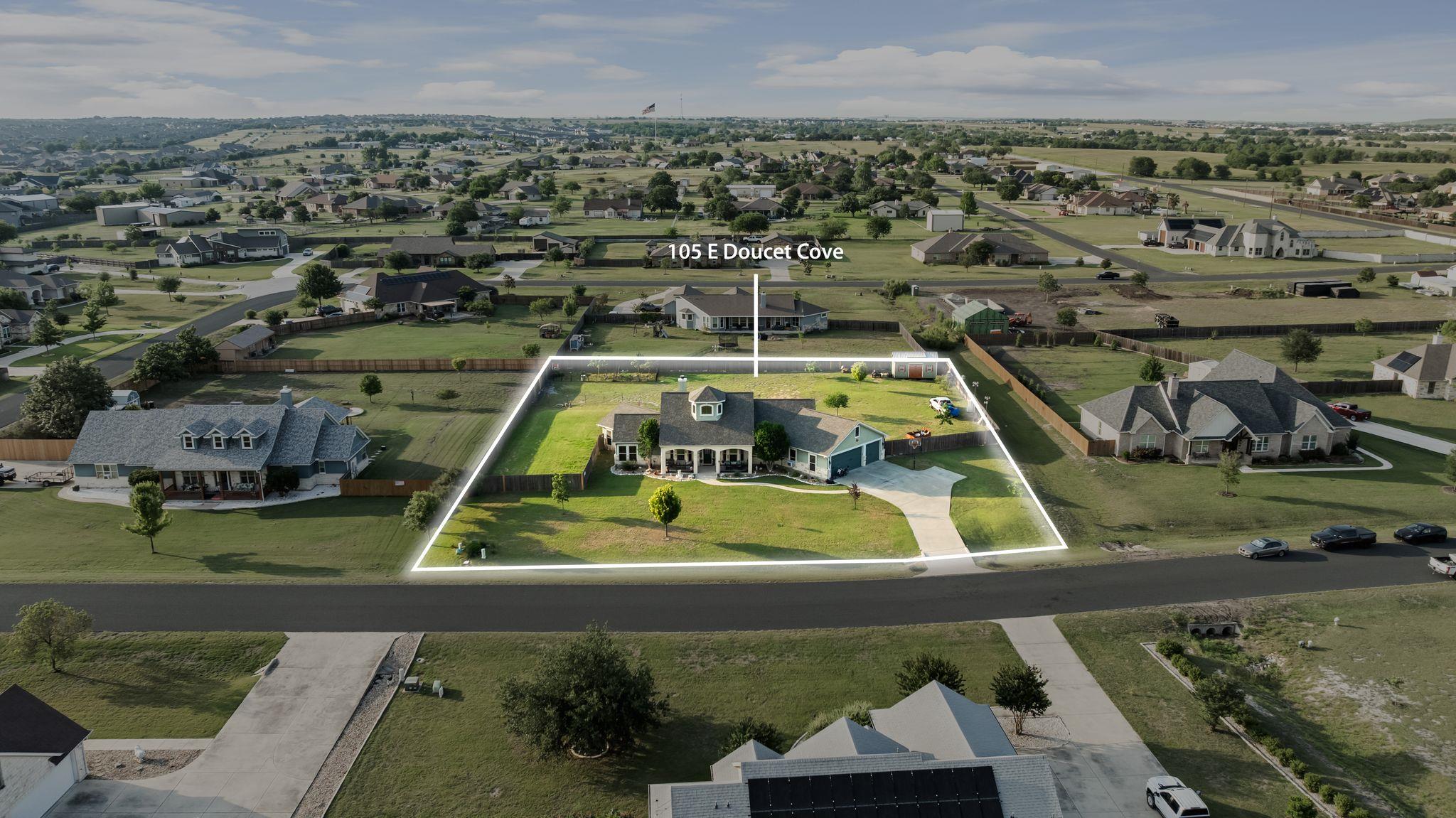 105 E Doucet Cv, Hutto, TX 78634