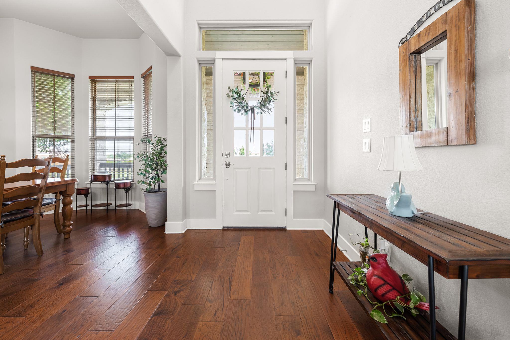 105 E Doucet Cv, Hutto, TX 78634