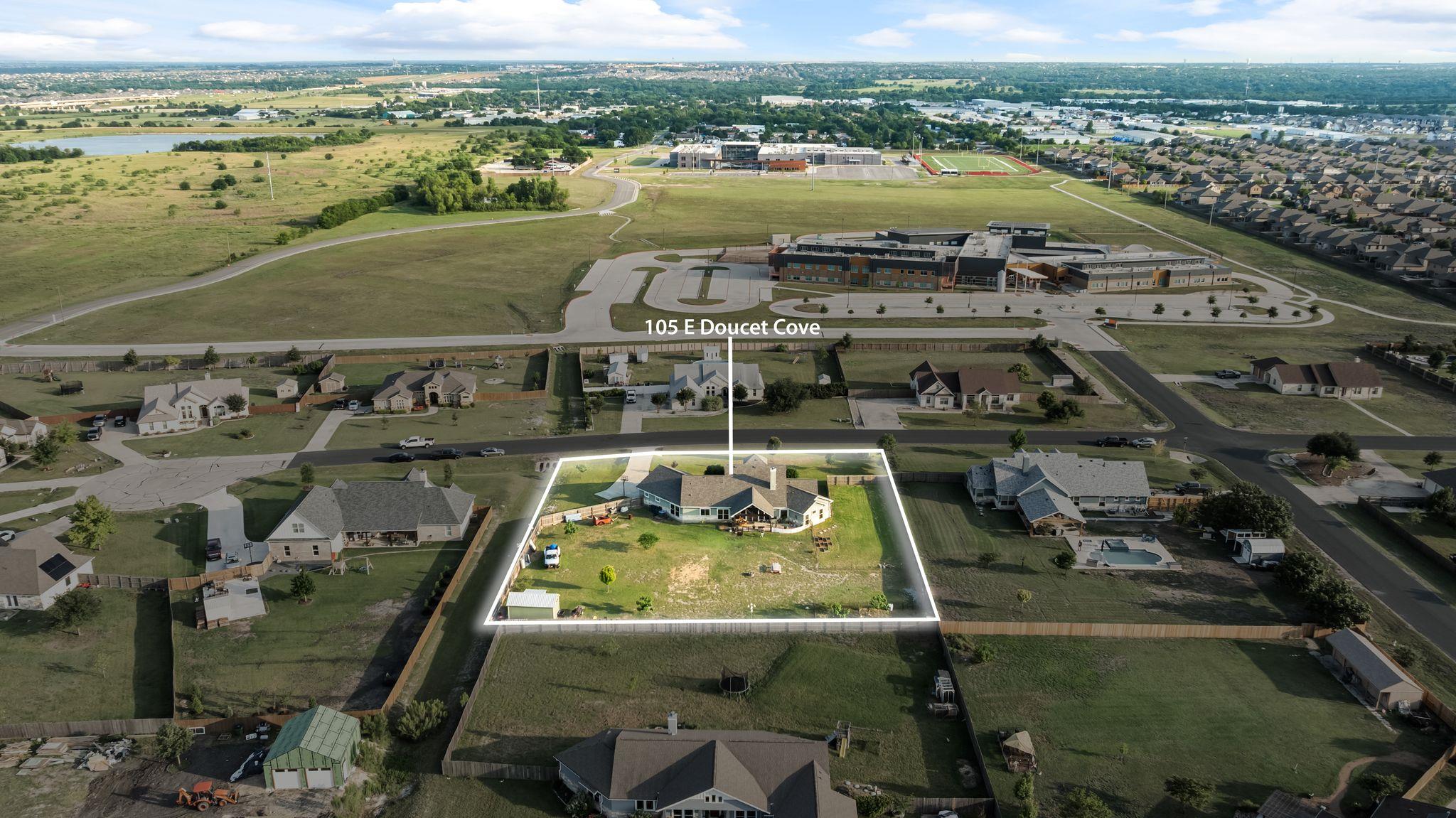 105 E Doucet Cv, Hutto, TX 78634