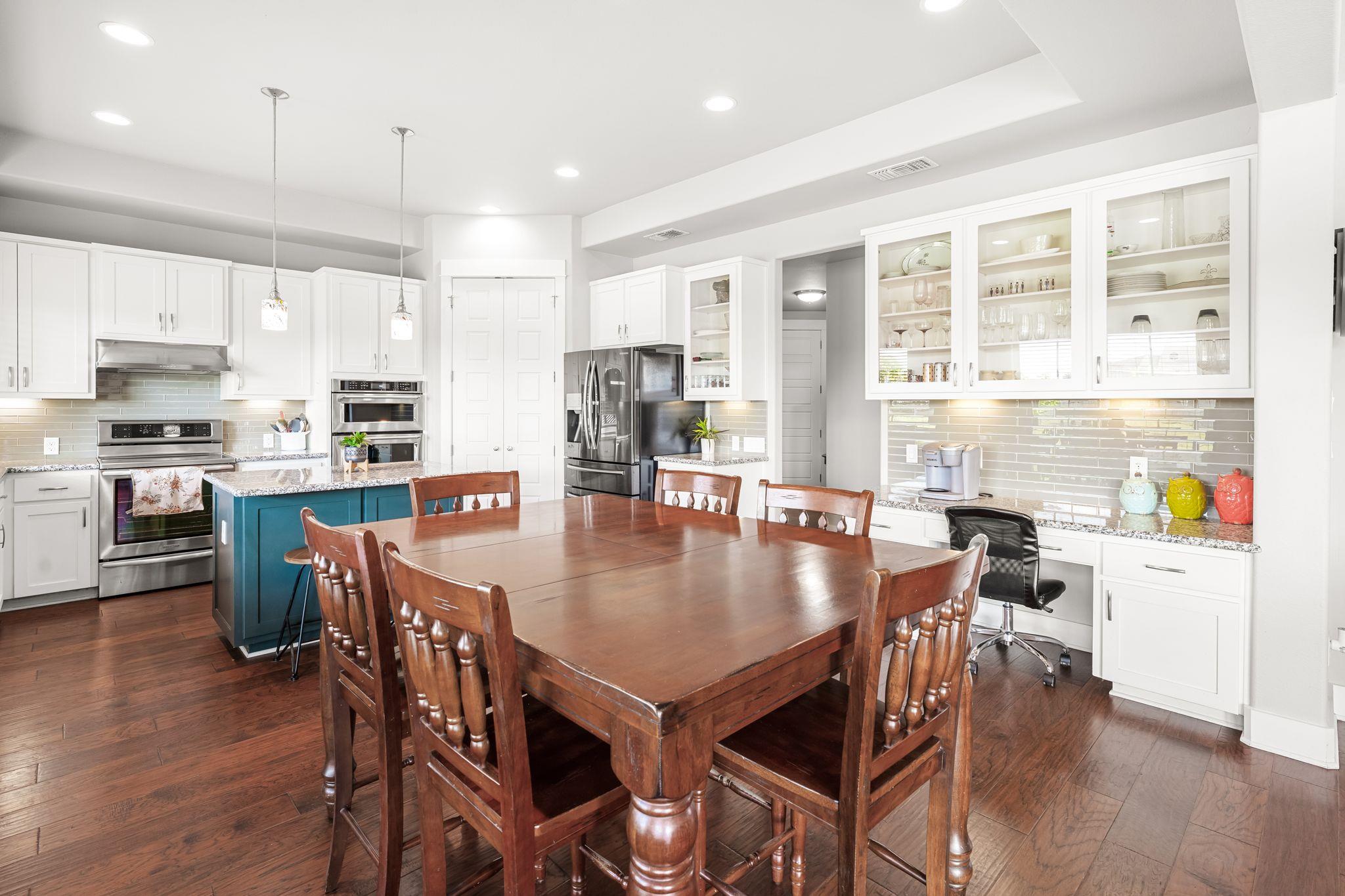 105 E Doucet Cv, Hutto, TX 78634