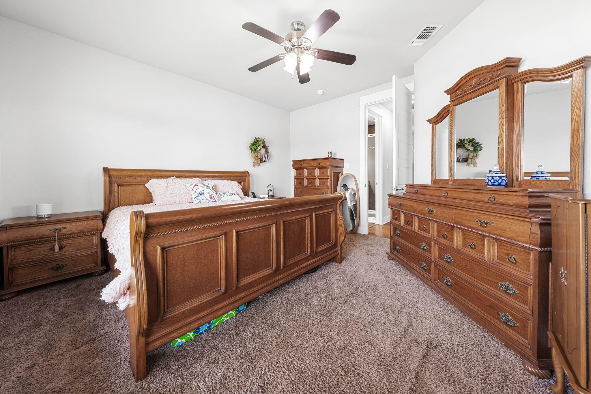 105 E Doucet Cv, Hutto, TX 78634