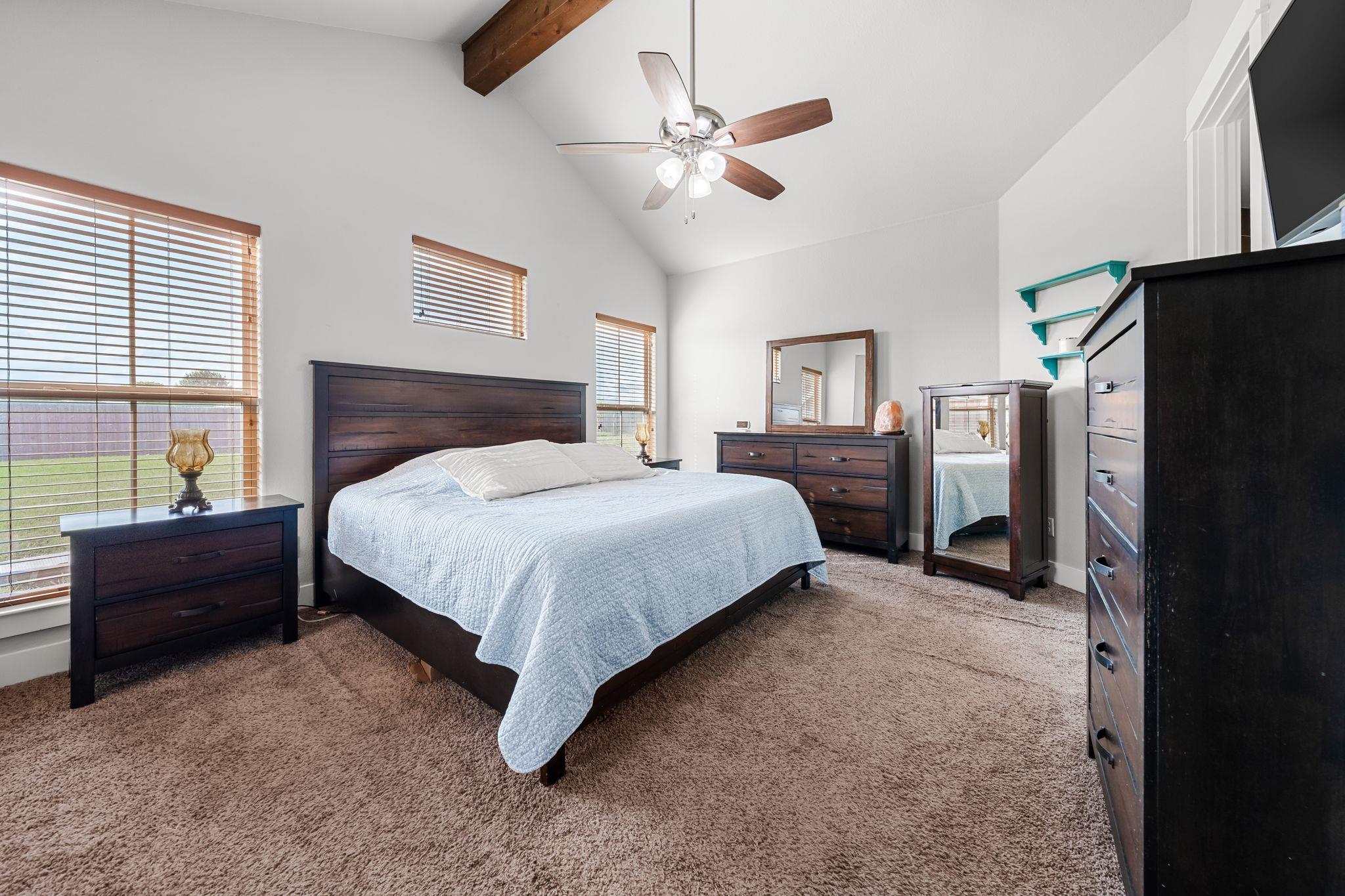 105 E Doucet Cv, Hutto, TX 78634