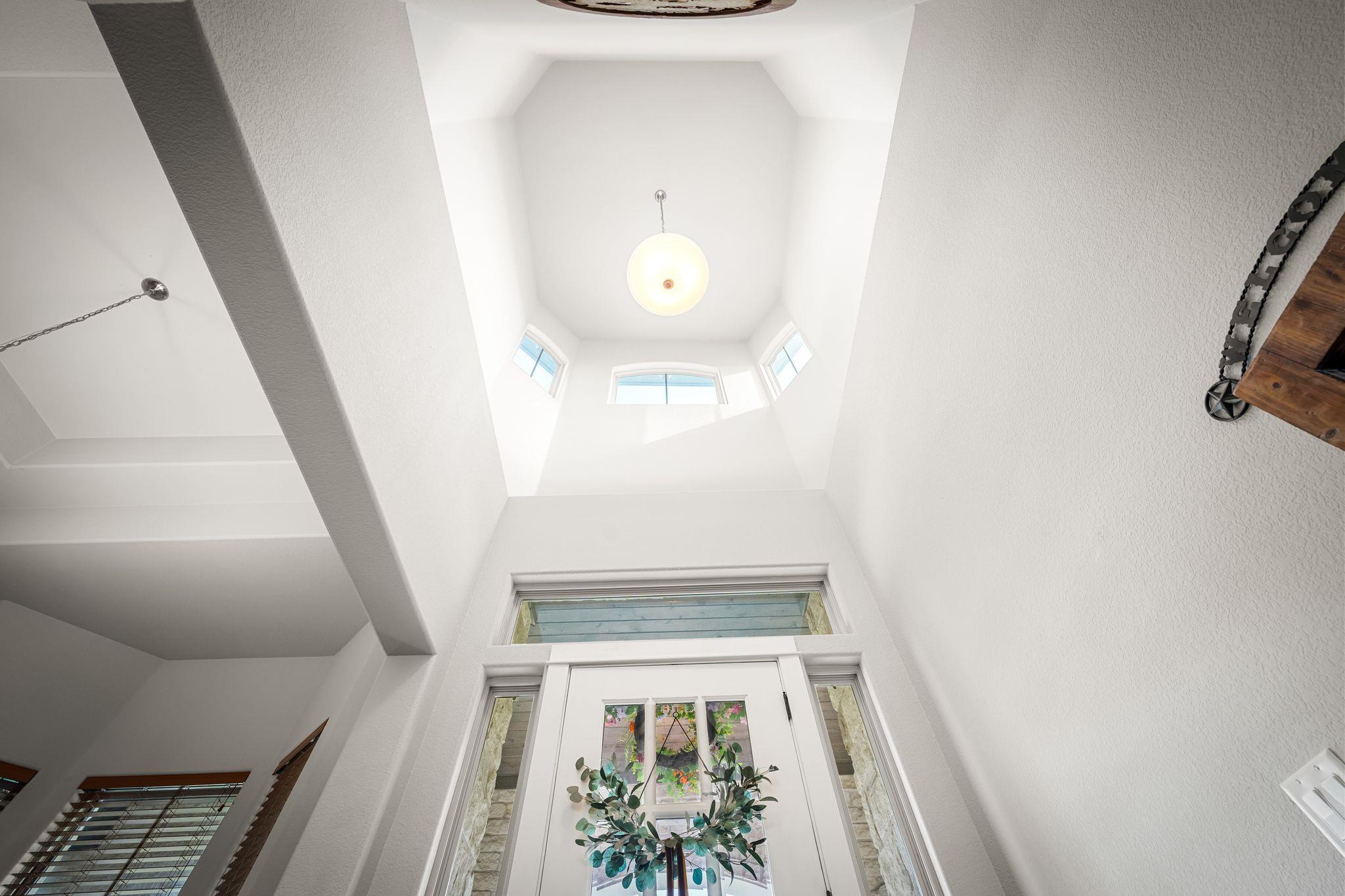 105 E Doucet Cv, Hutto, TX 78634