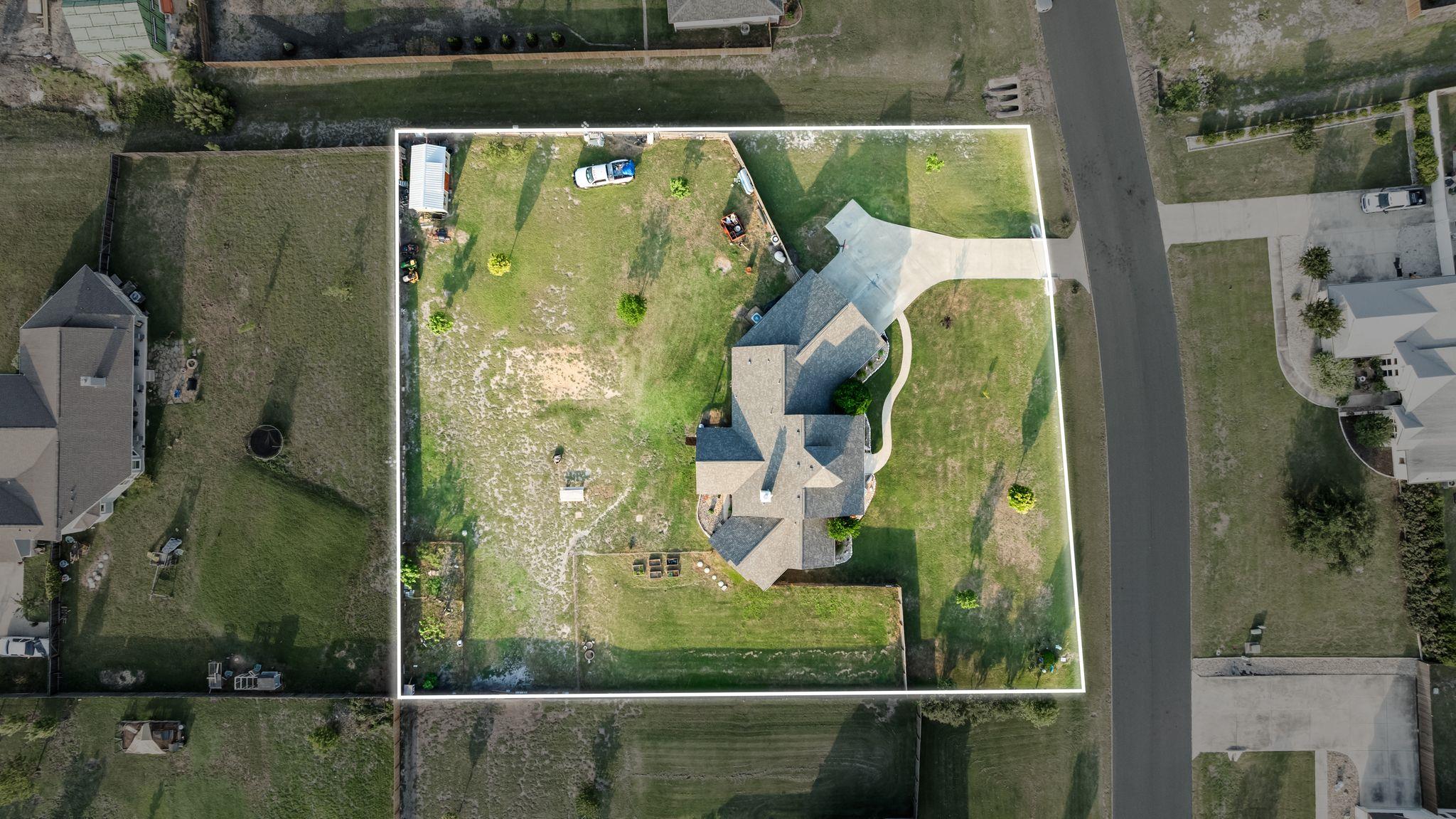 105 E Doucet Cv, Hutto, TX 78634