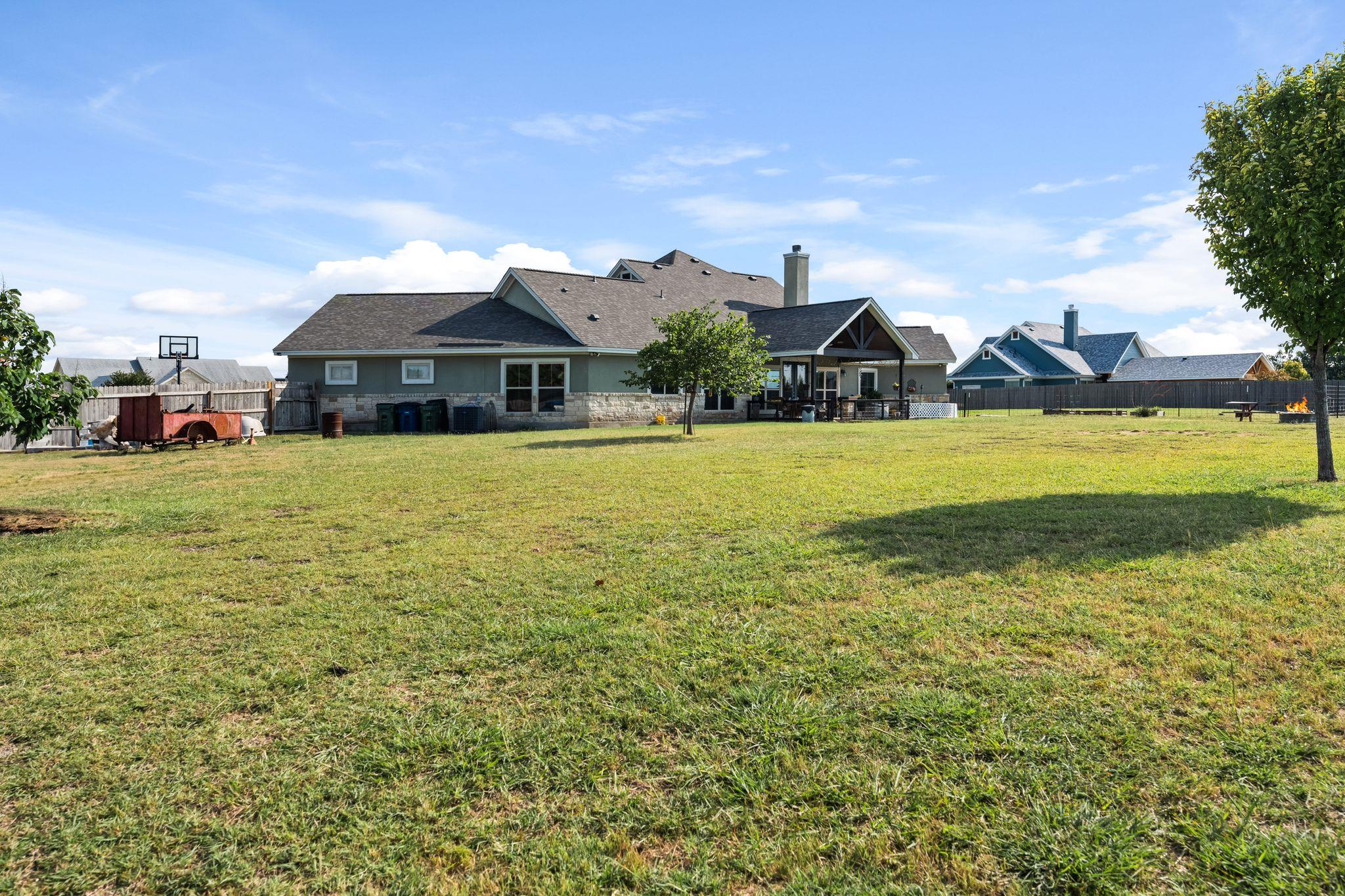 105 E Doucet Cv, Hutto, TX 78634