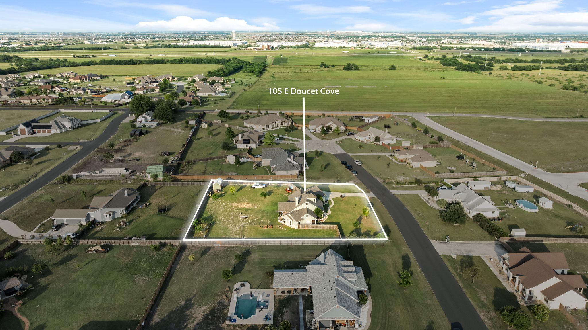 105 E Doucet Cv, Hutto, TX 78634