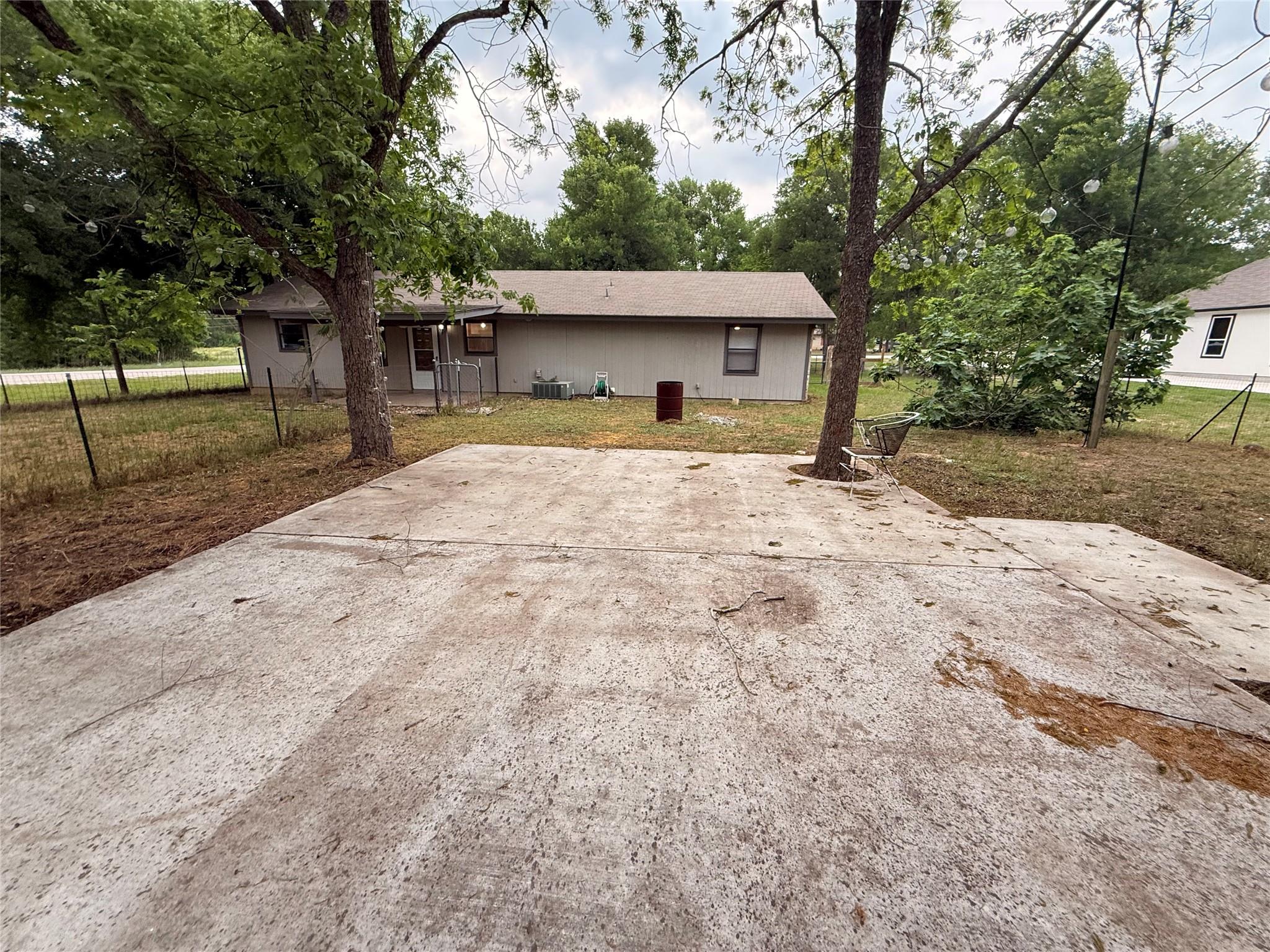 121 LBA Dr, Bastrop, TX 78602