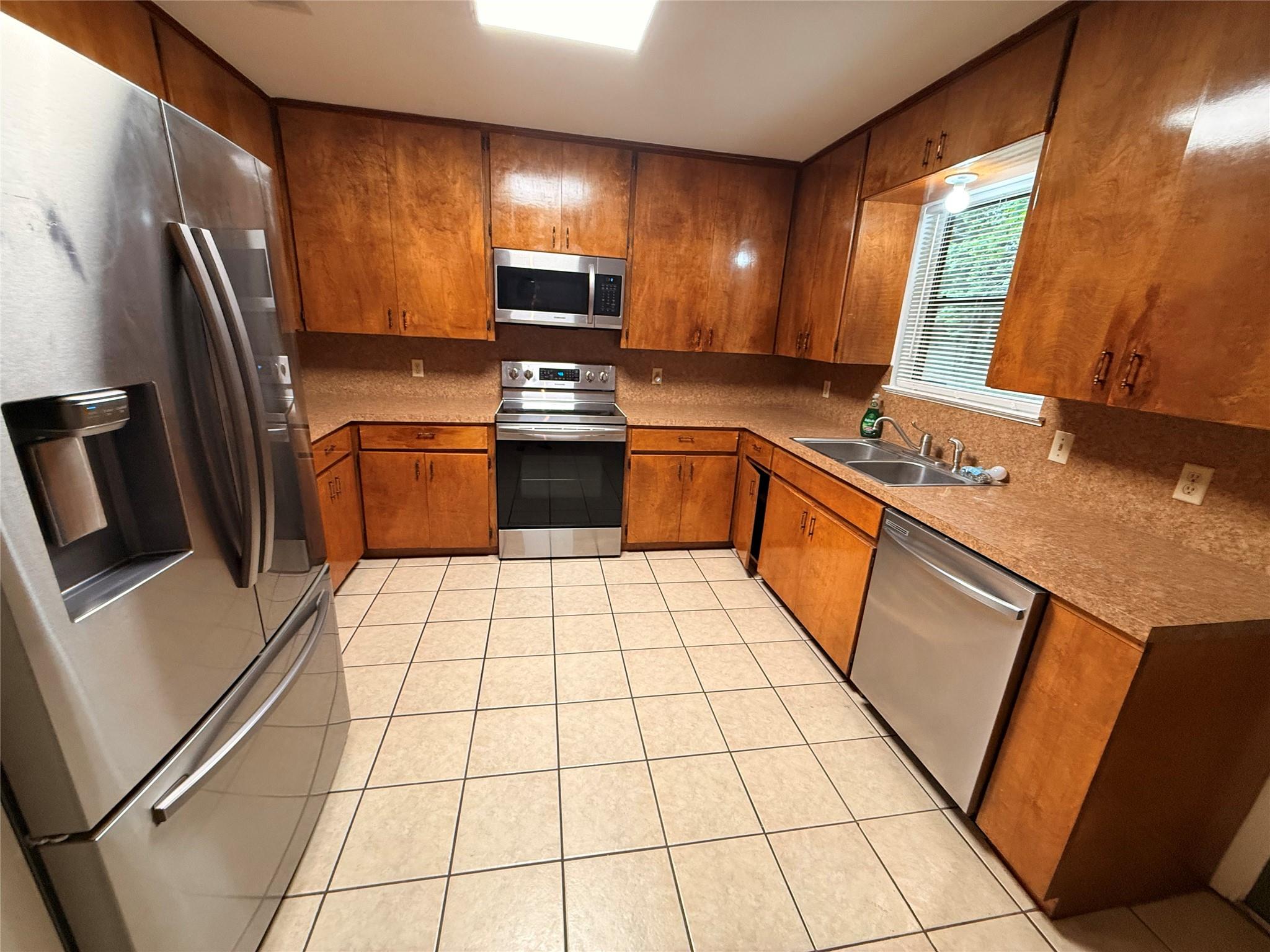 121 LBA Dr, Bastrop, TX 78602