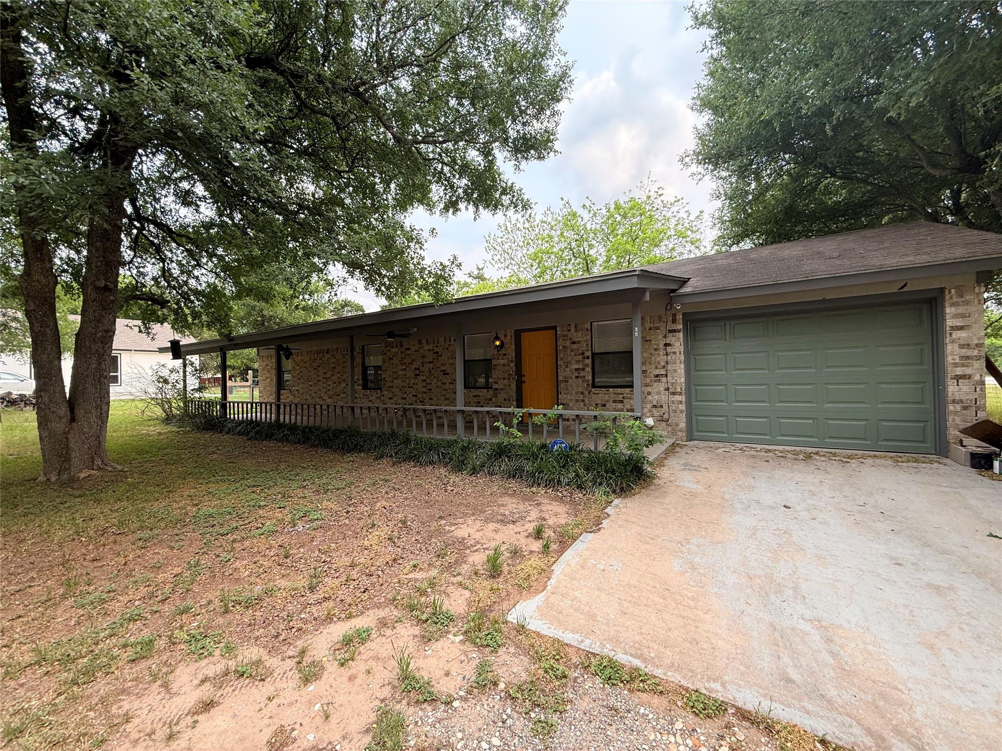 121 LBA Dr, Bastrop, TX 78602