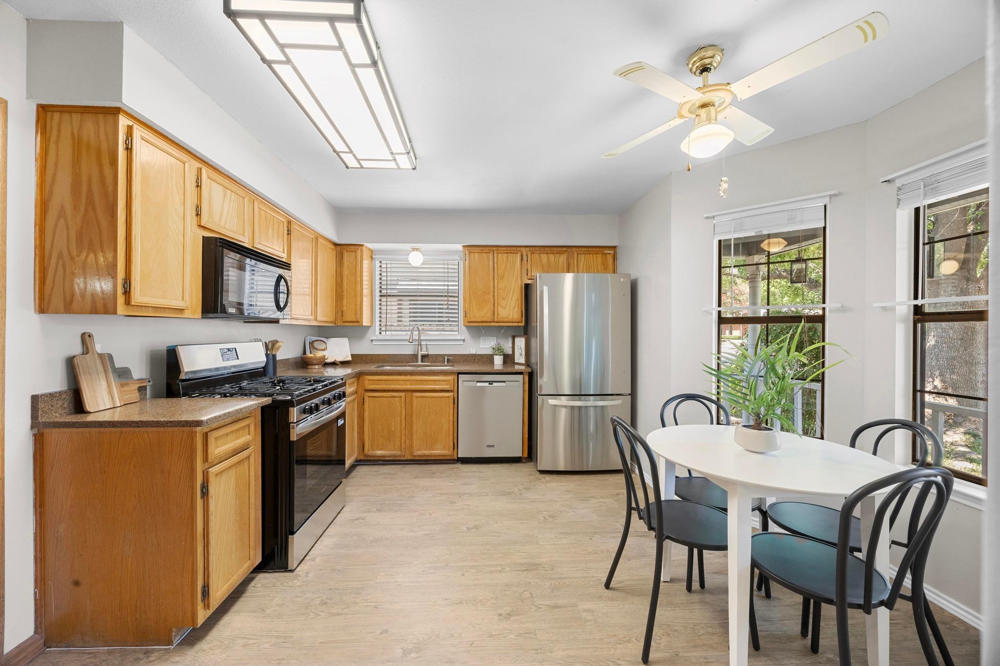 433 MAPLE RUN Dr, Round Rock, TX 78664