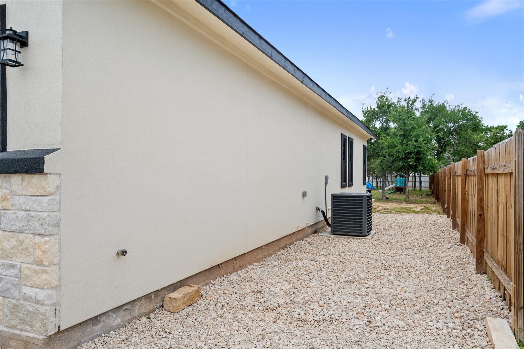 108 Sunflower Rd, Dale, TX 78616