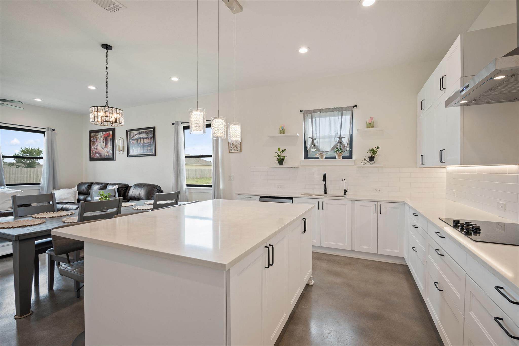 108 Sunflower Rd, Dale, TX 78616