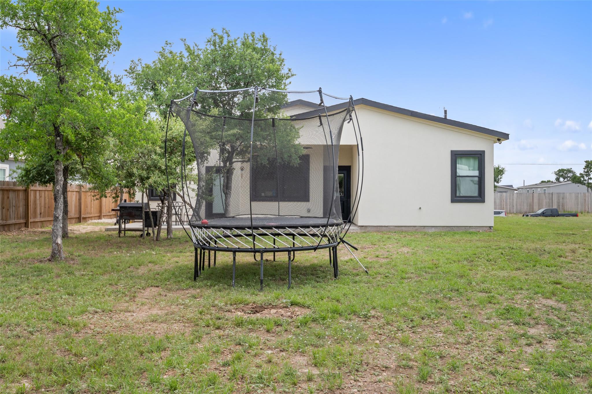 108 Sunflower Rd, Dale, TX 78616