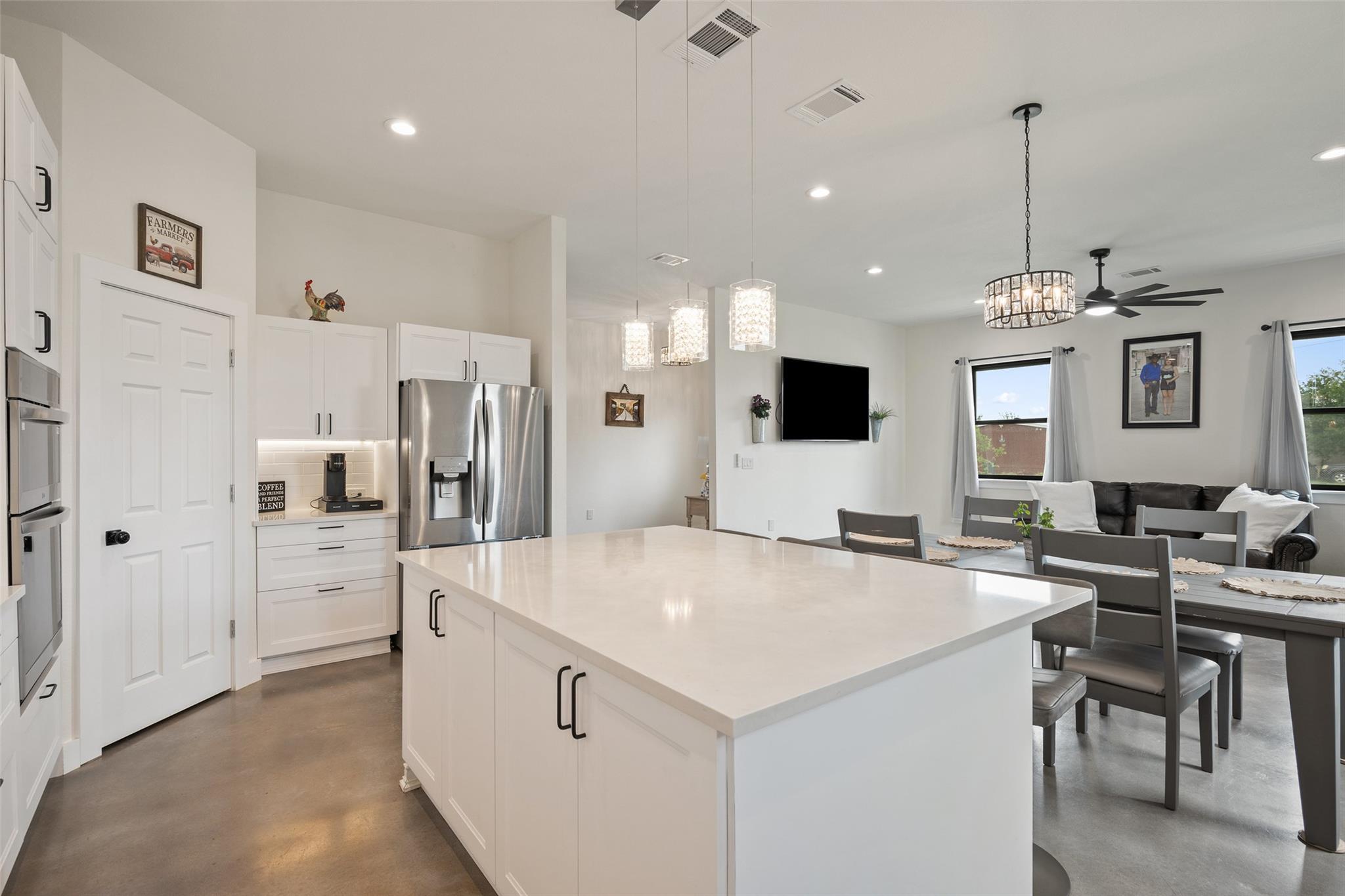 108 Sunflower Rd, Dale, TX 78616