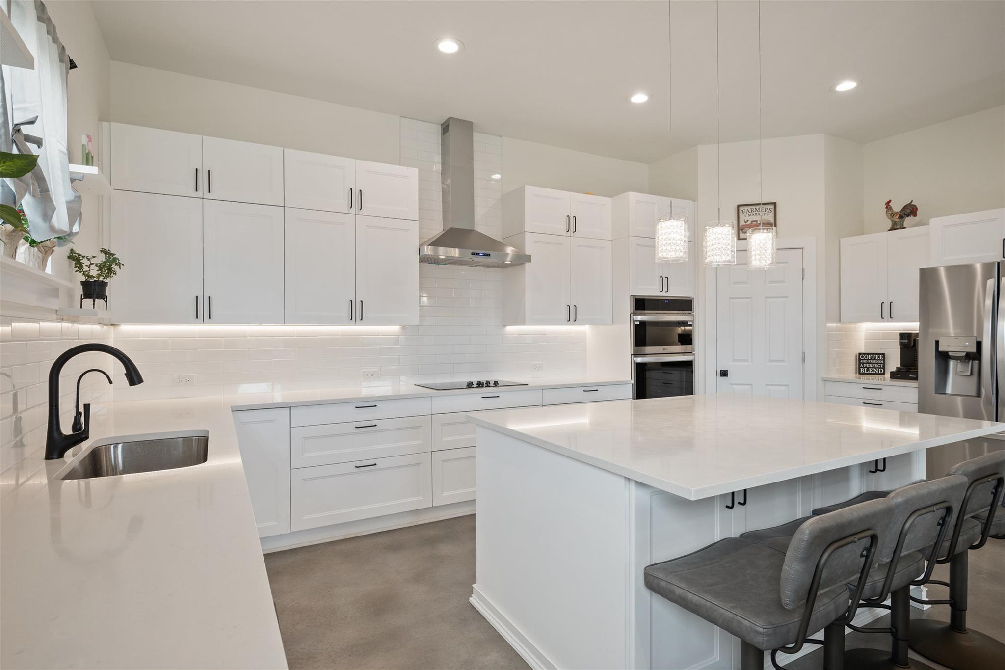 108 Sunflower Rd, Dale, TX 78616