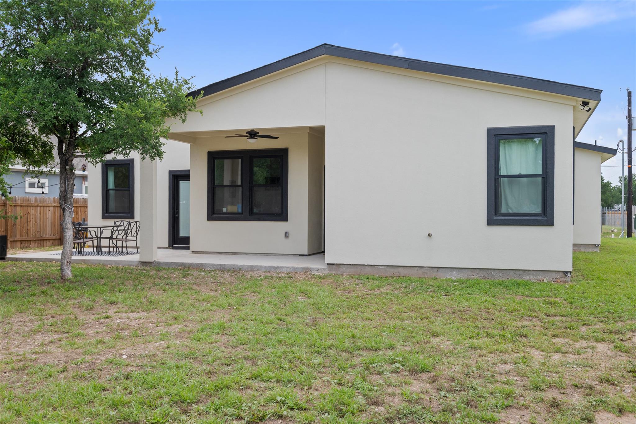 108 Sunflower Rd, Dale, TX 78616