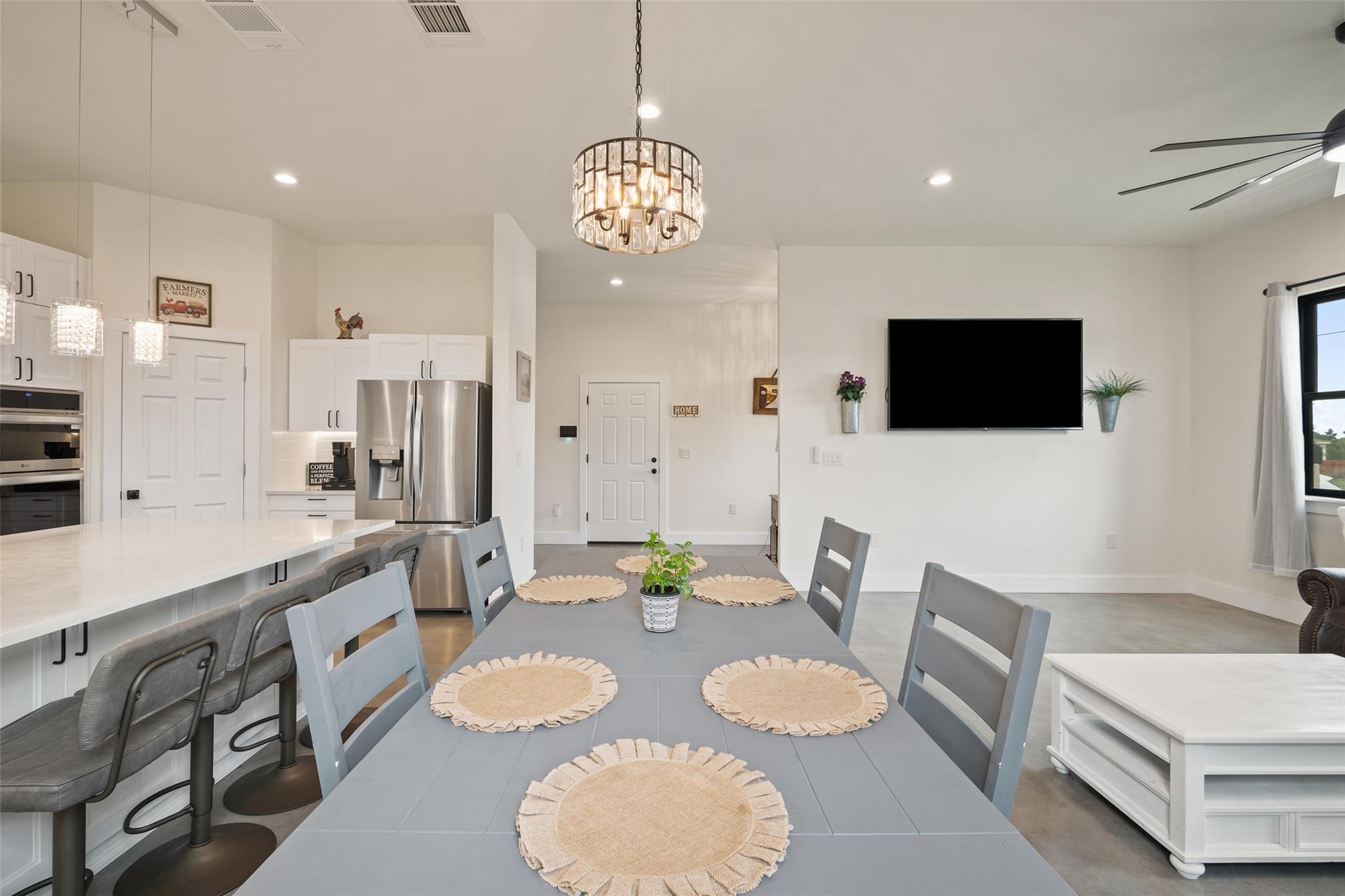 108 Sunflower Rd, Dale, TX 78616