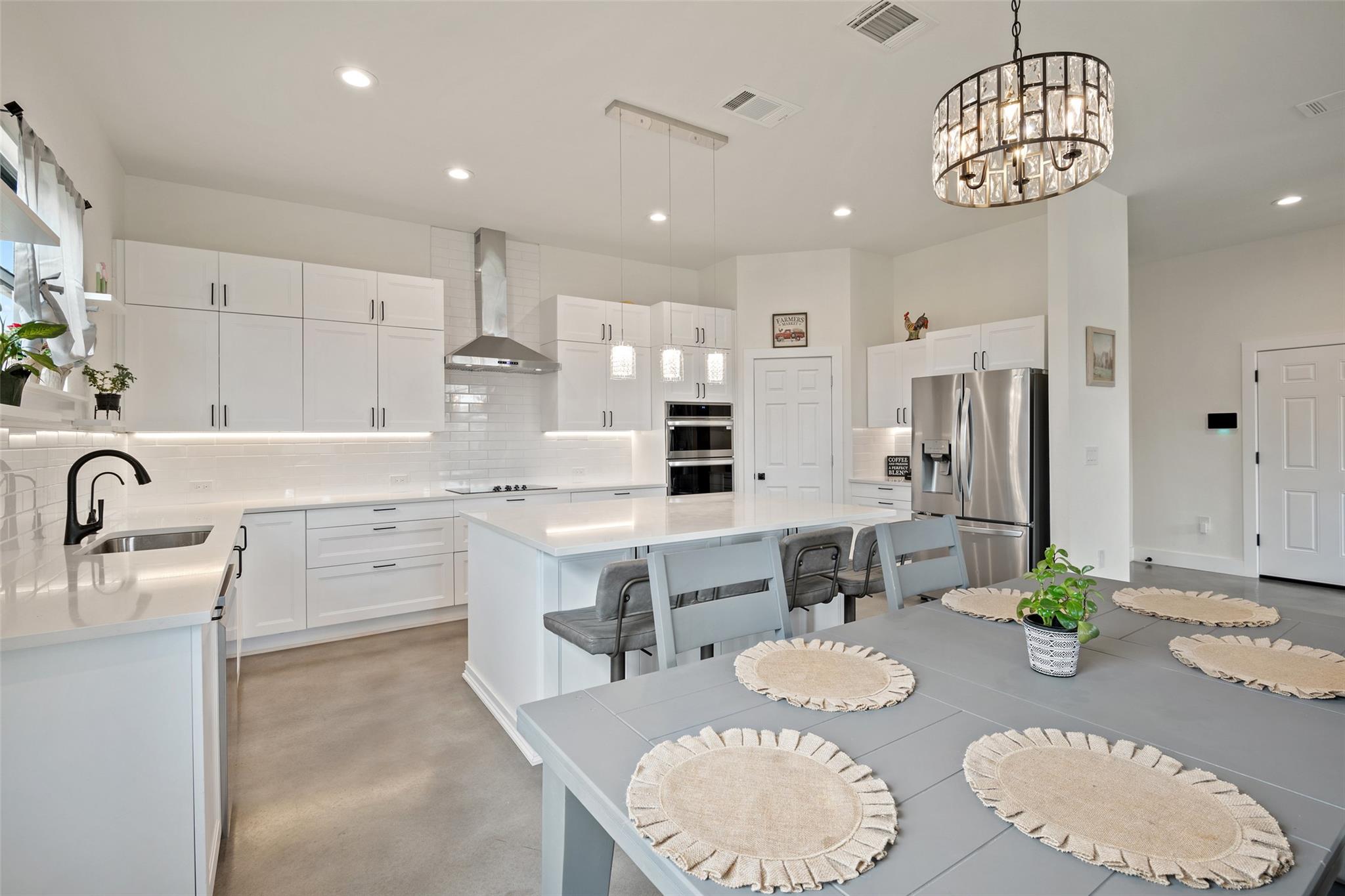 108 Sunflower Rd, Dale, TX 78616
