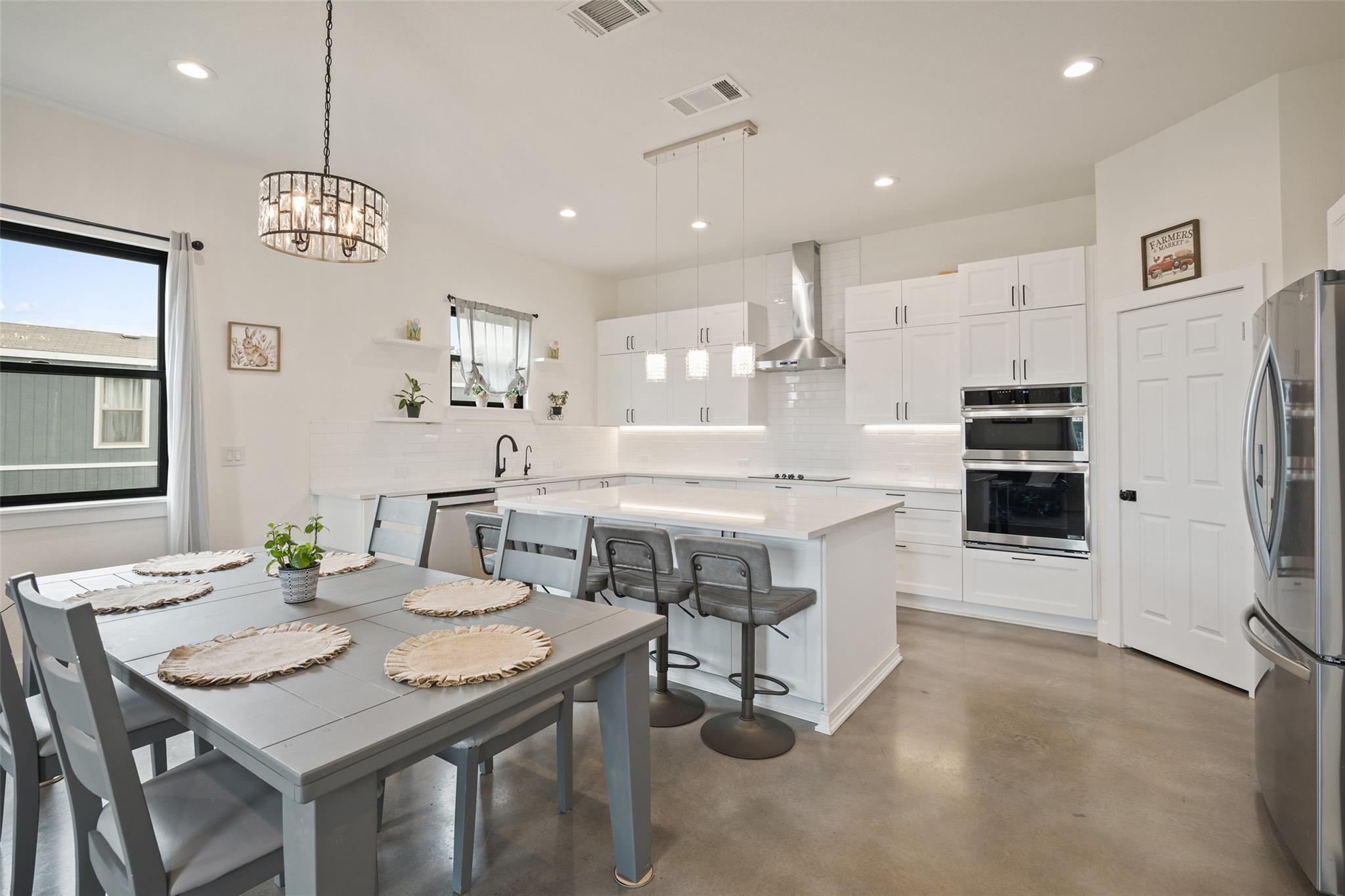 108 Sunflower Rd, Dale, TX 78616
