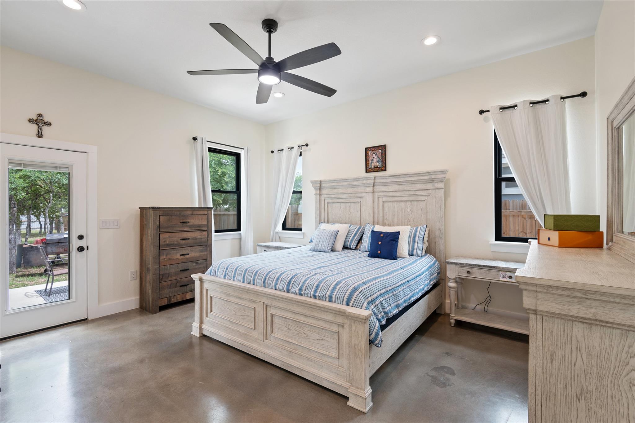 108 Sunflower Rd, Dale, TX 78616