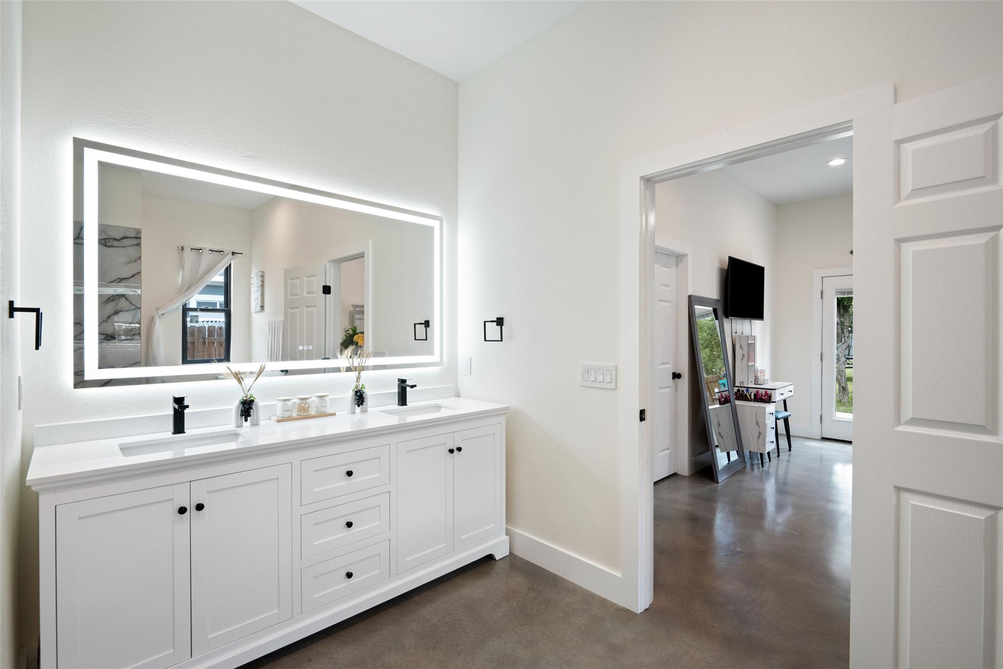 108 Sunflower Rd, Dale, TX 78616