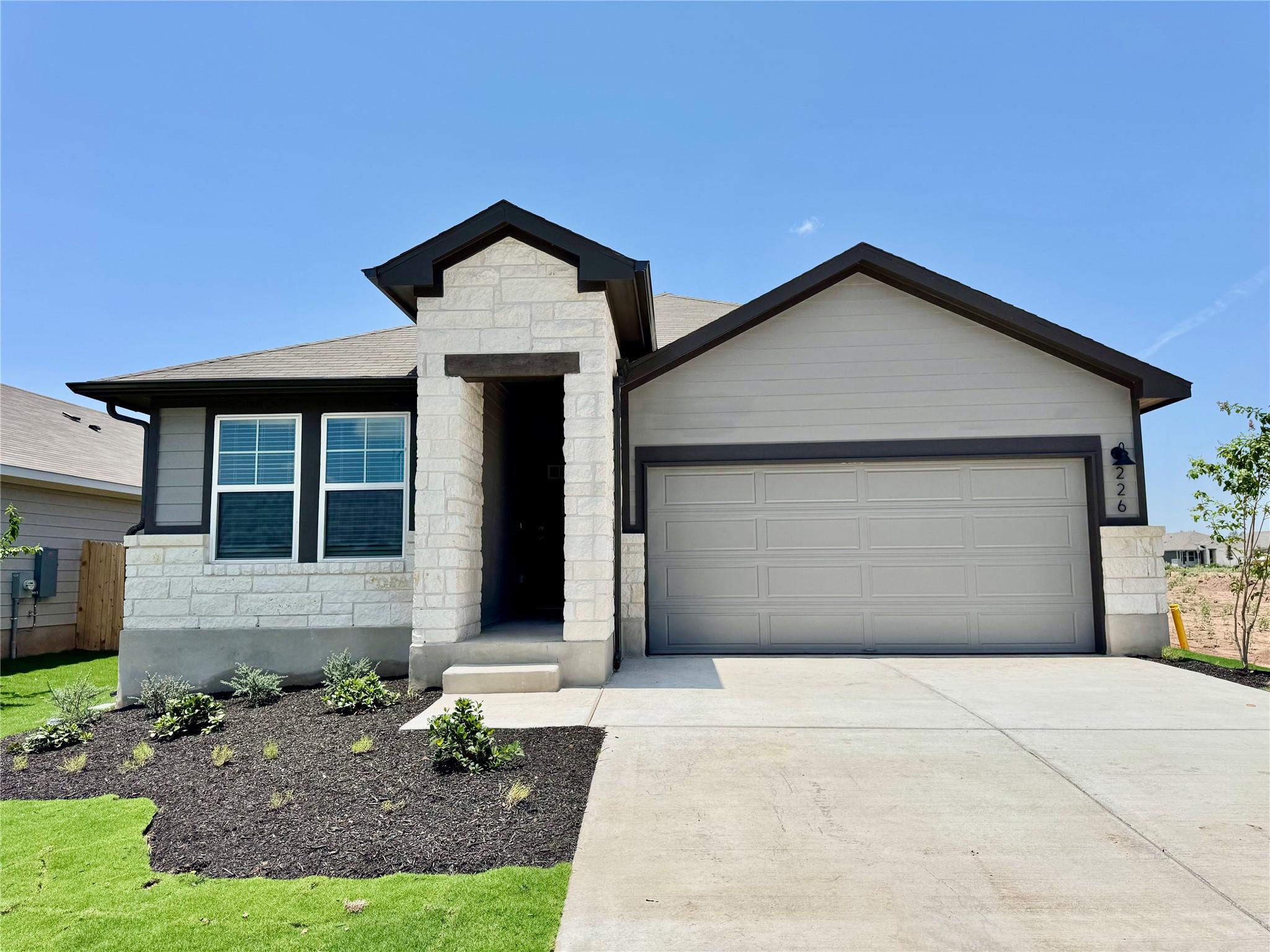 226 Red Tail Hawk Ln, Alum Creek, TX 78612