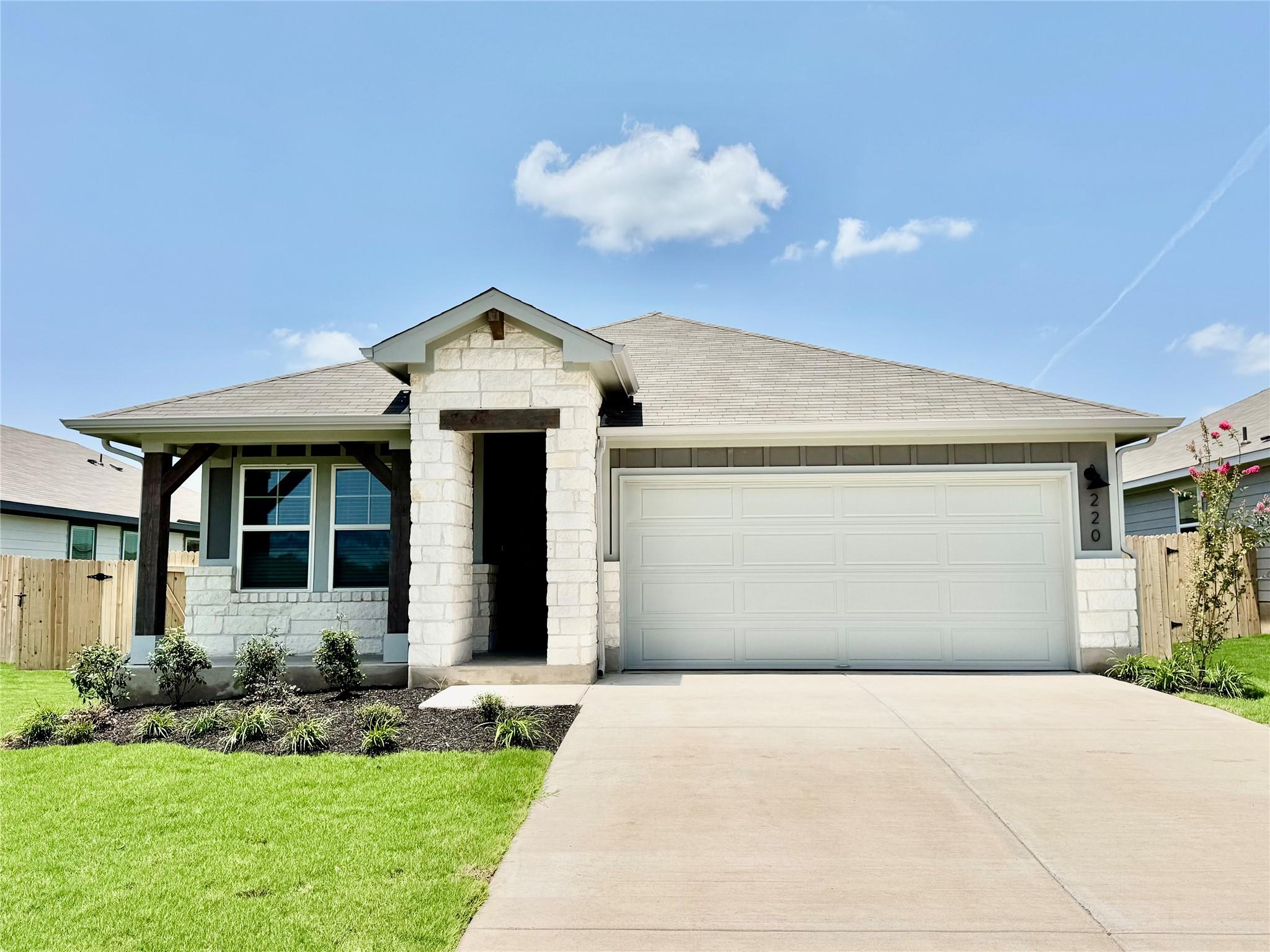 220 Red Tail Hawk Ln, Alum Creek, TX 78612