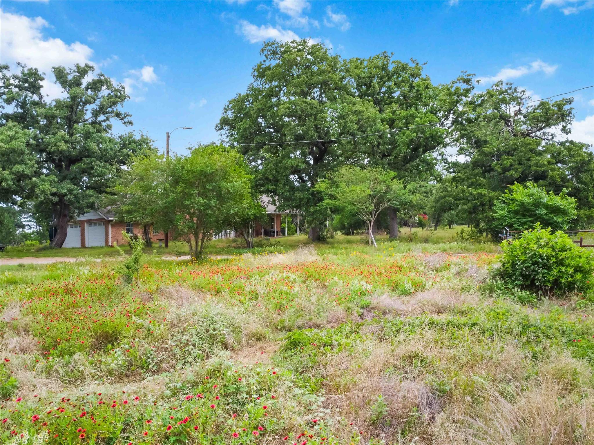 428 Gotier Trace Rd, Smithville, TX 78957