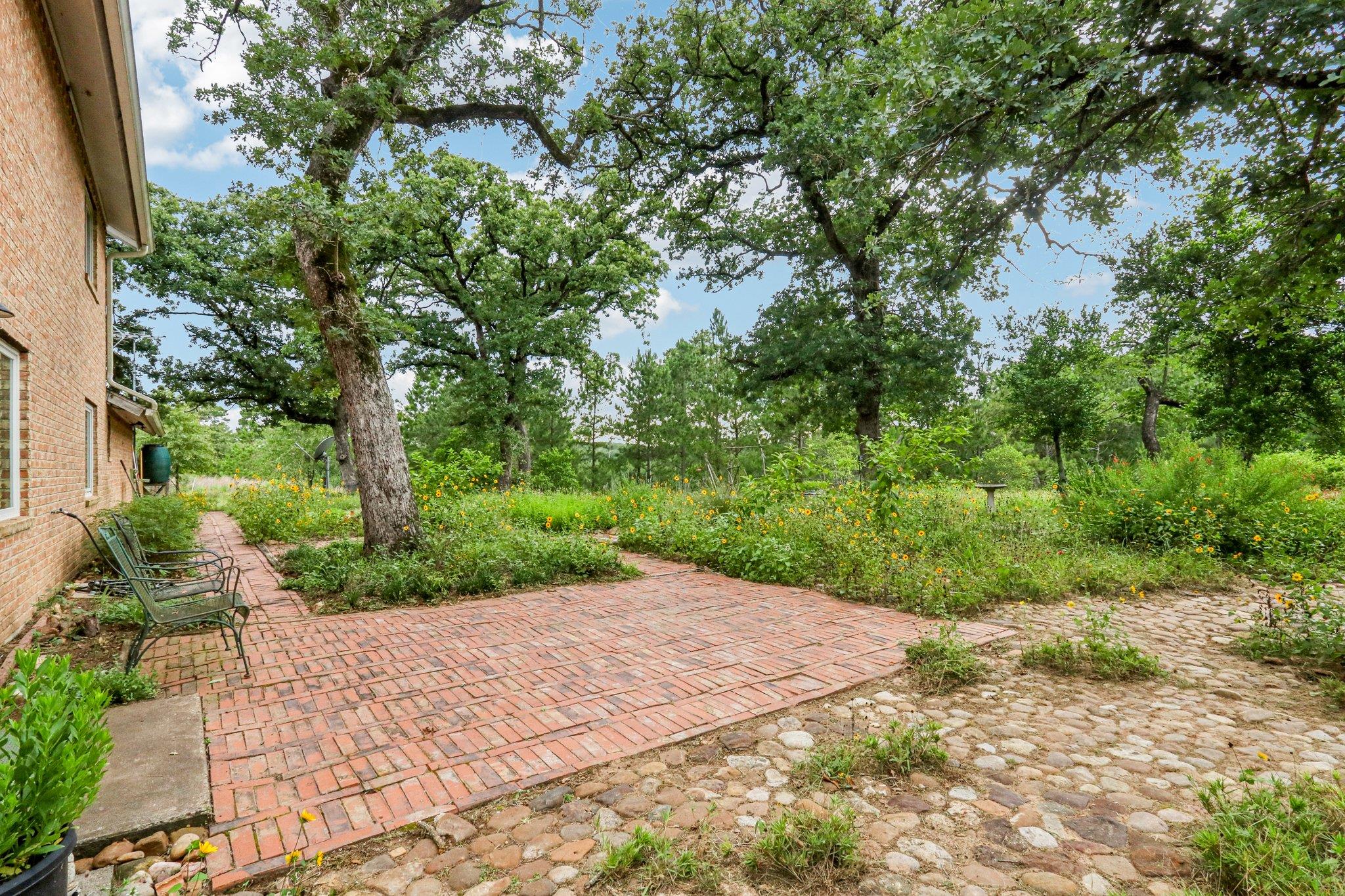 428 Gotier Trace Rd, Smithville, TX 78957