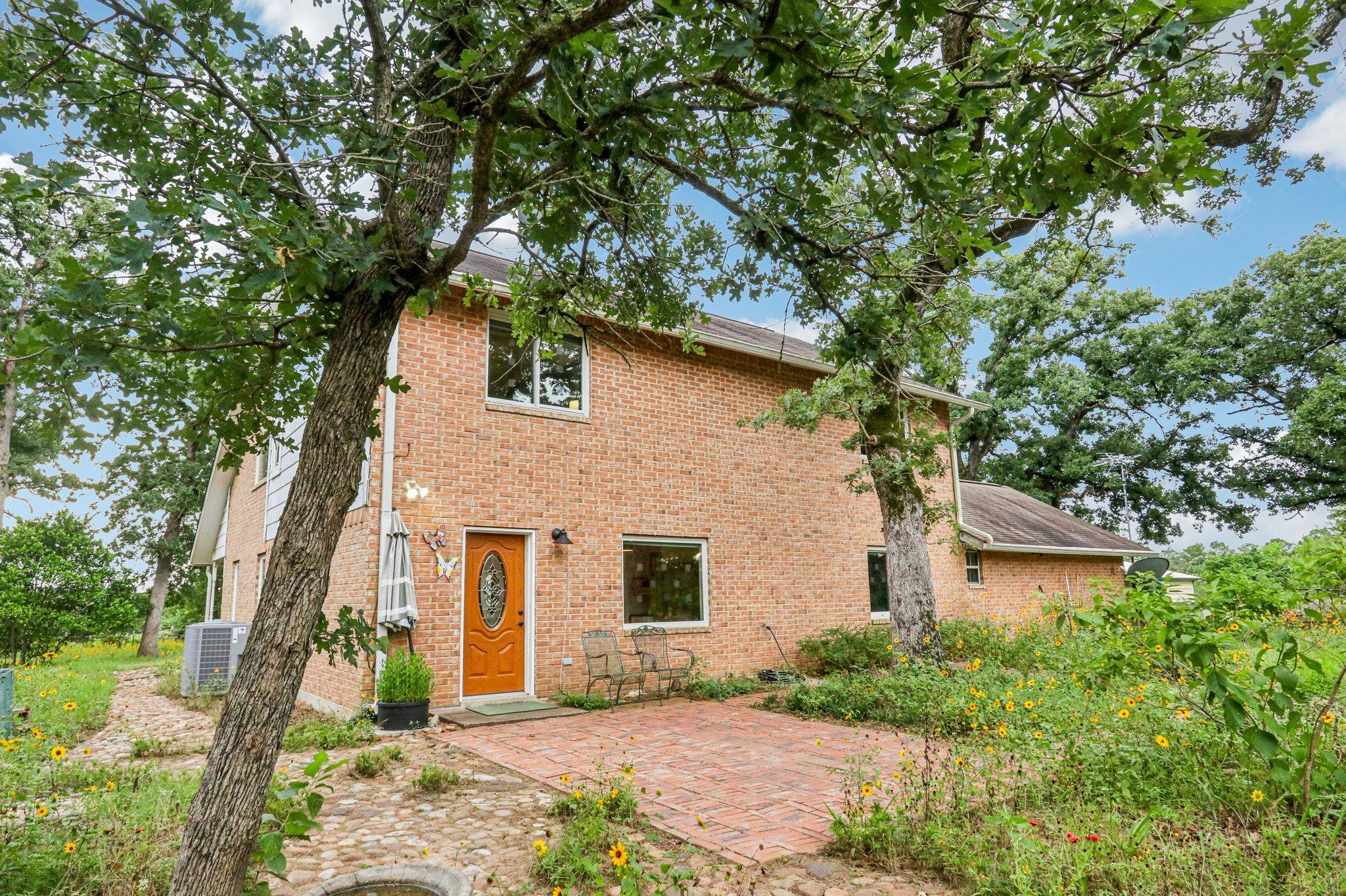 428 Gotier Trace Rd, Smithville, TX 78957