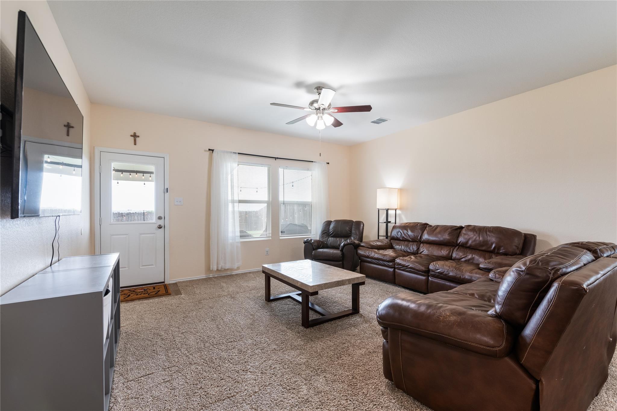 509 Halfmoon Dr, Lockhart, TX 78644