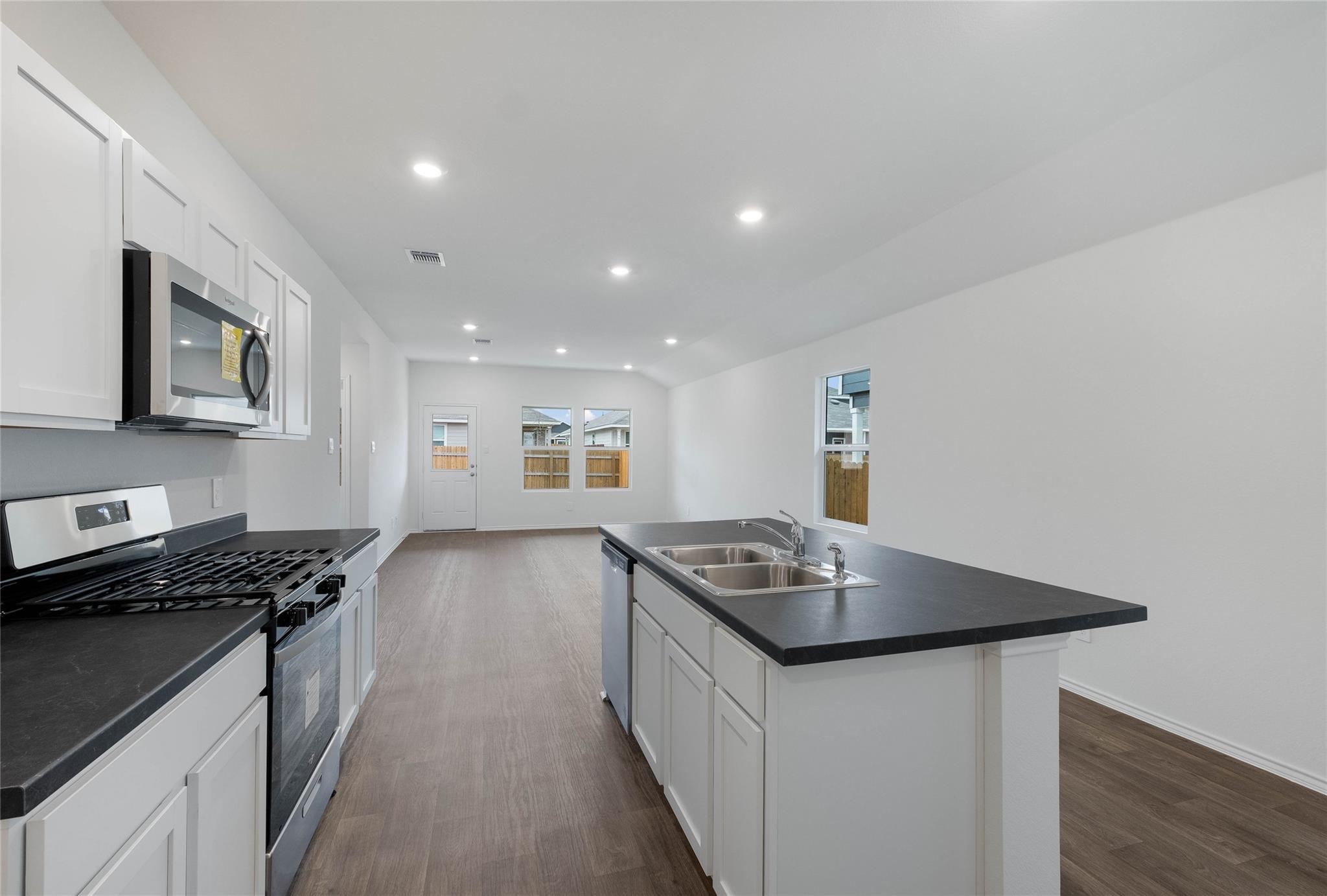 195 Schuenemann Way, Uhland, TX 78640