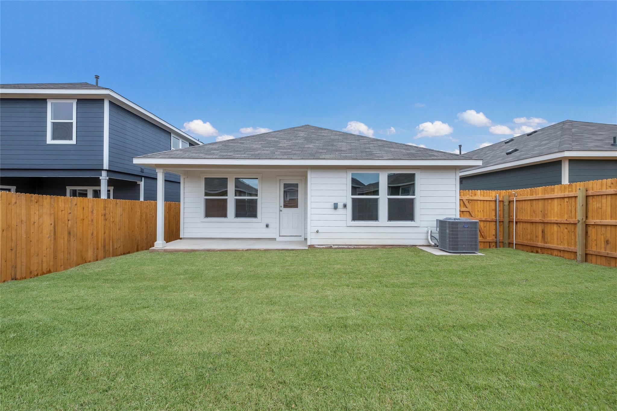 195 Schuenemann Way, Uhland, TX 78640