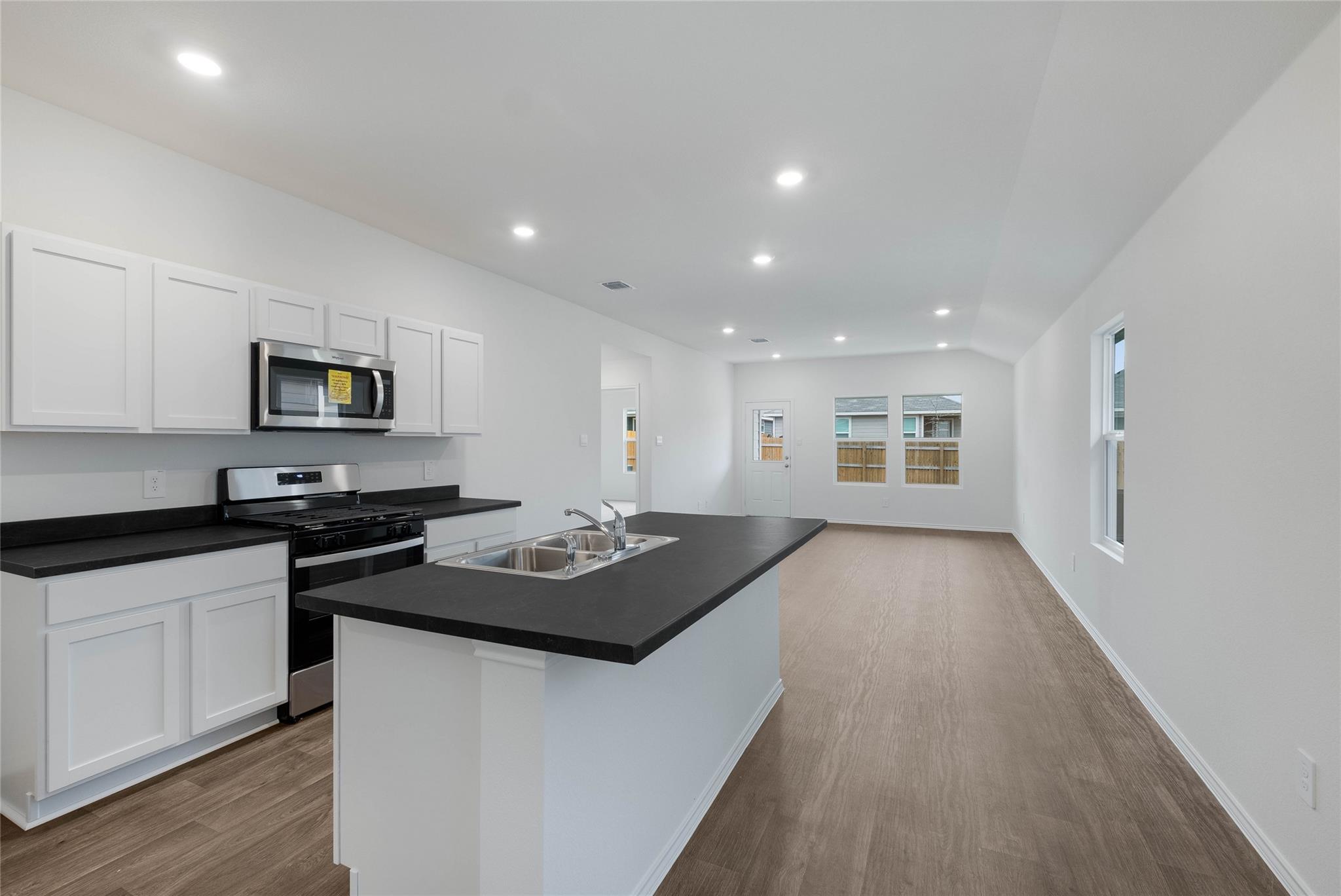 195 Schuenemann Way, Uhland, TX 78640