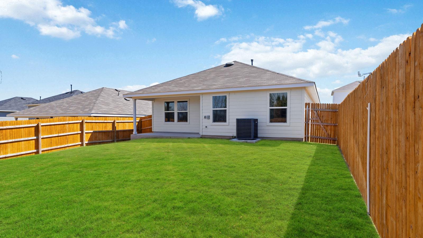 827 Arnold Loop, Uhland, TX 78640