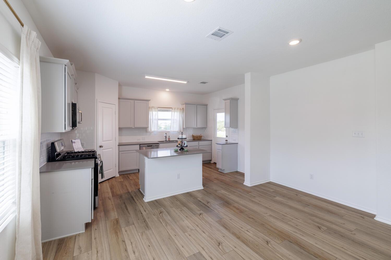 8015 Purple Aster Pass, Lago Vista, TX 78645