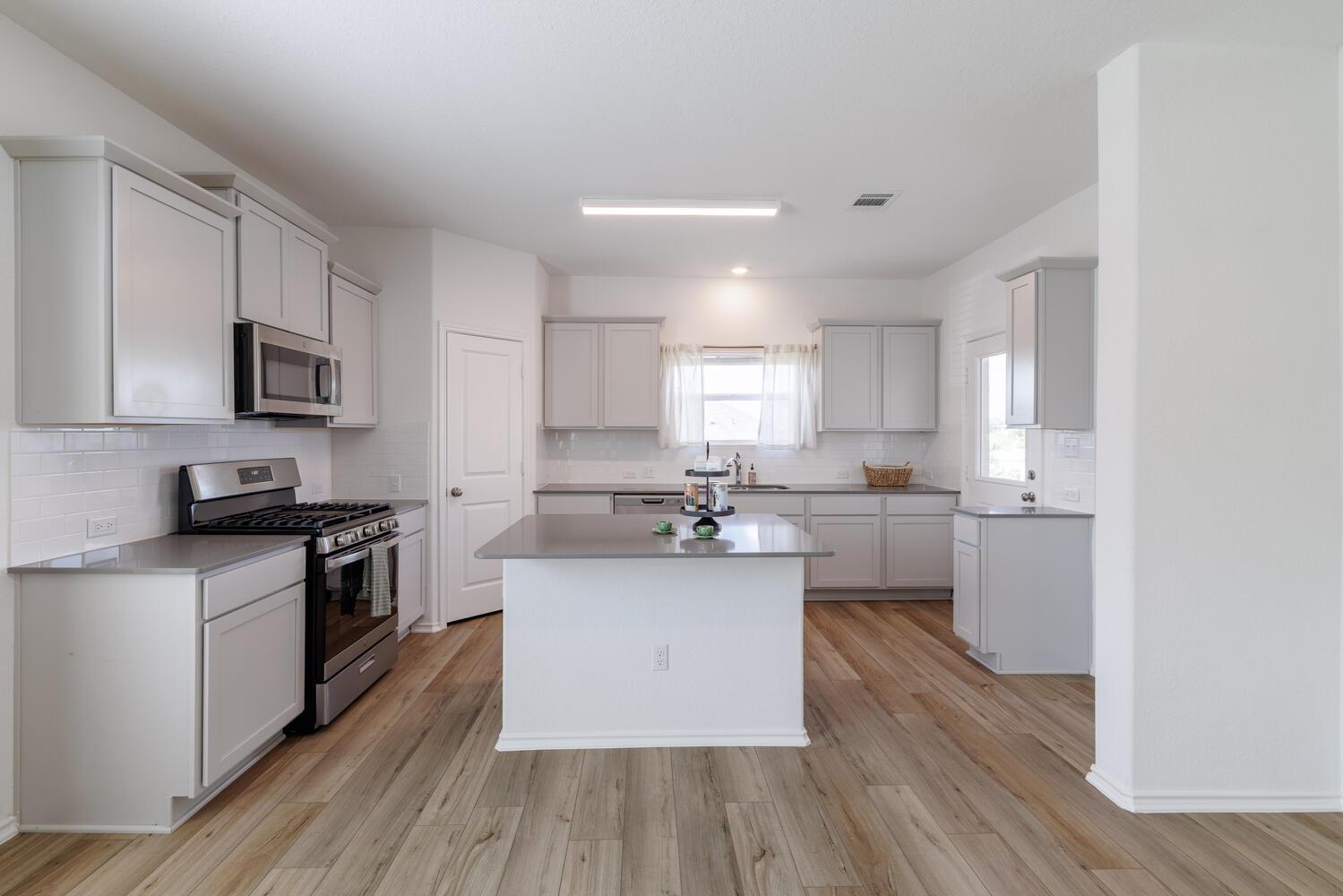 8015 Purple Aster Pass, Lago Vista, TX 78645