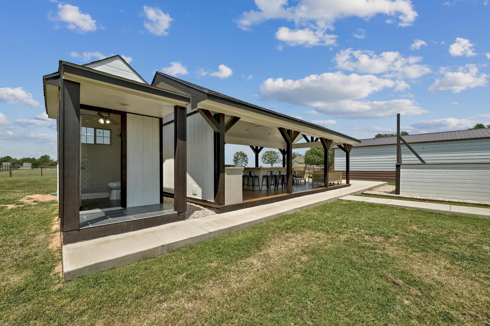 401 County Road 368, Taylor, TX 76574