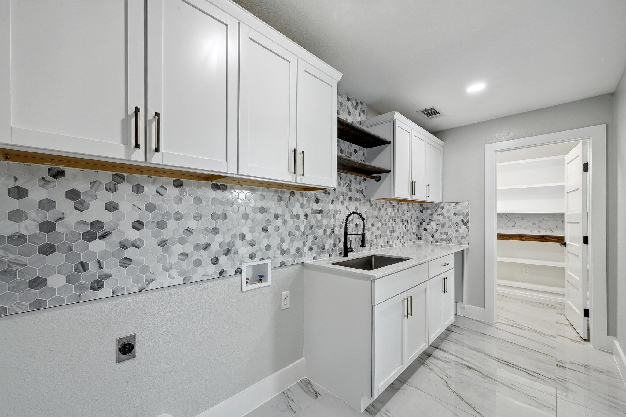 401 County Road 368, Taylor, TX 76574