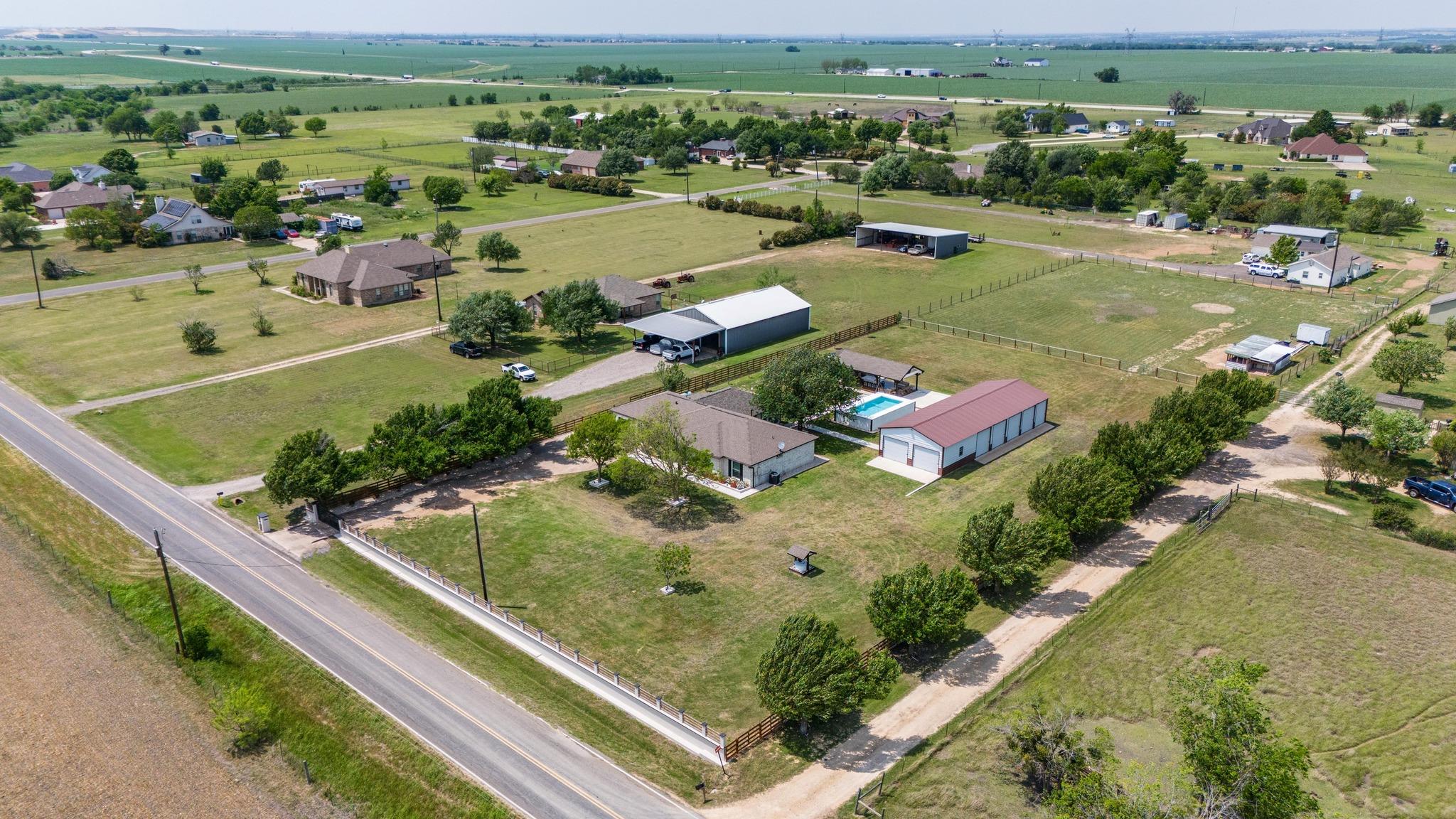 401 County Road 368, Taylor, TX 76574