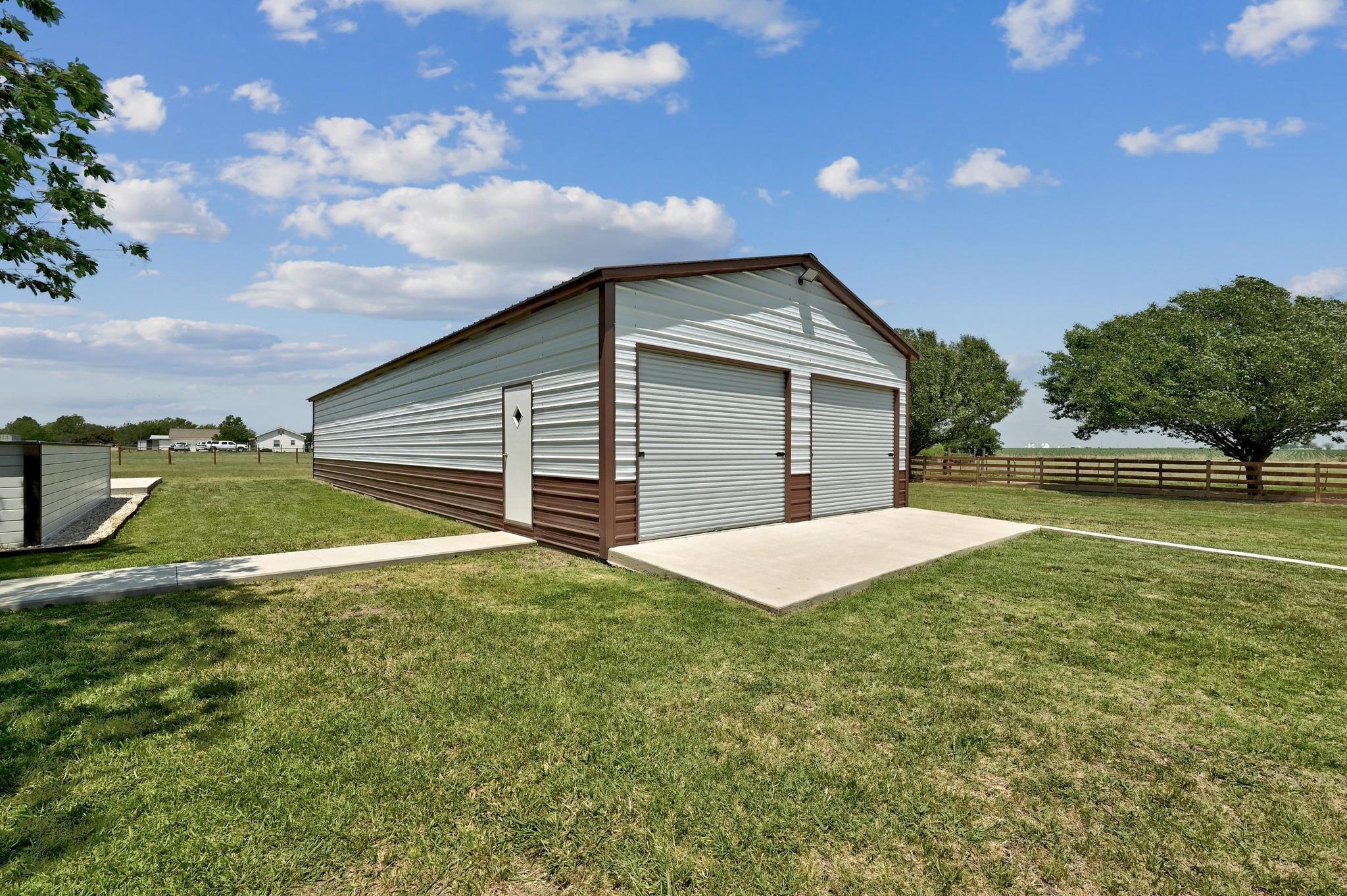 401 County Road 368, Taylor, TX 76574