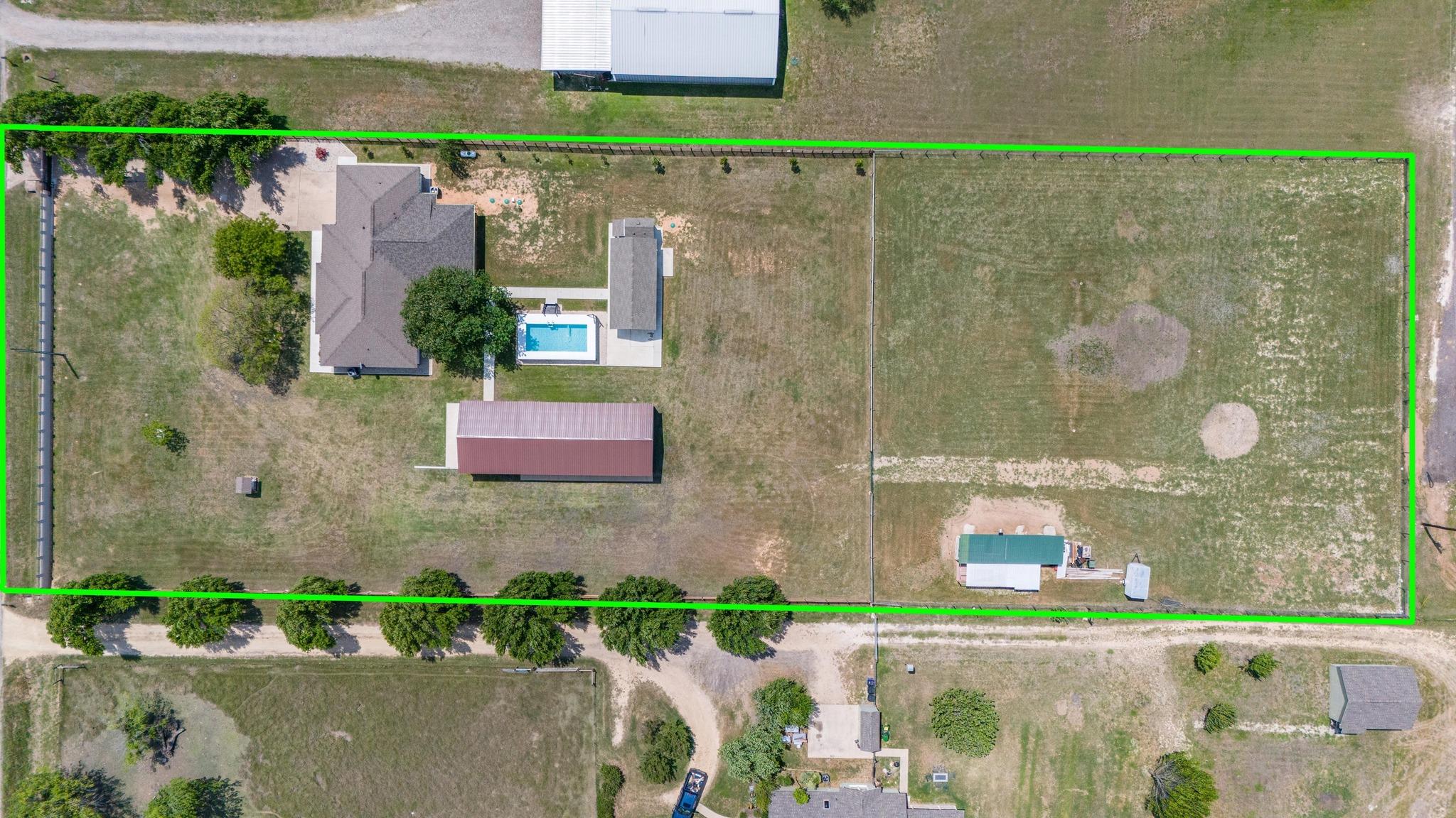 401 County Road 368, Taylor, TX 76574
