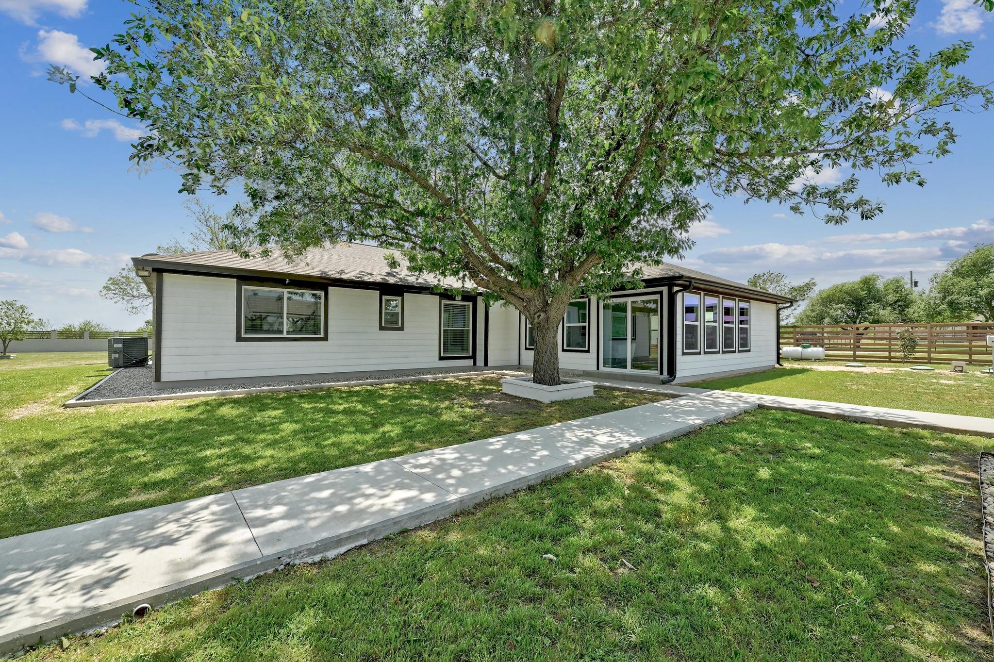 401 County Road 368, Taylor, TX 76574