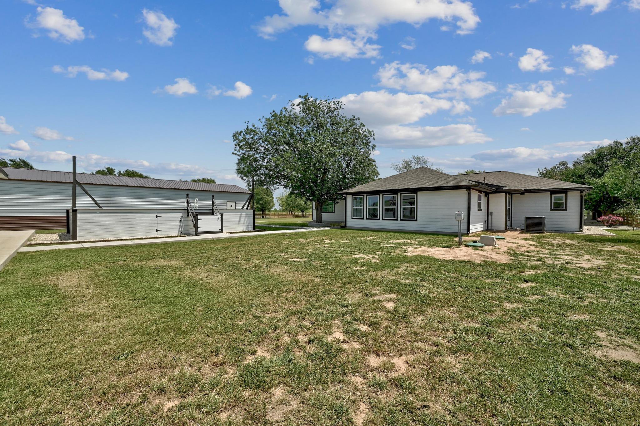 401 County Road 368, Taylor, TX 76574