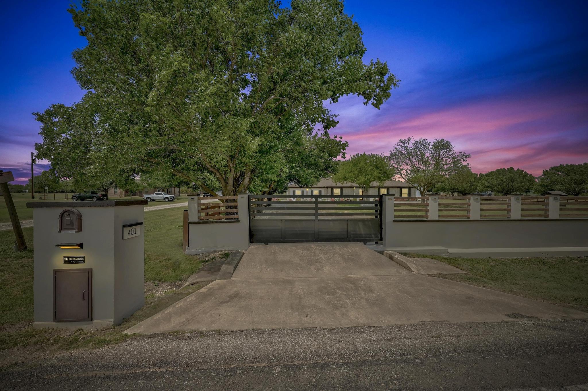 401 County Road 368, Taylor, TX 76574