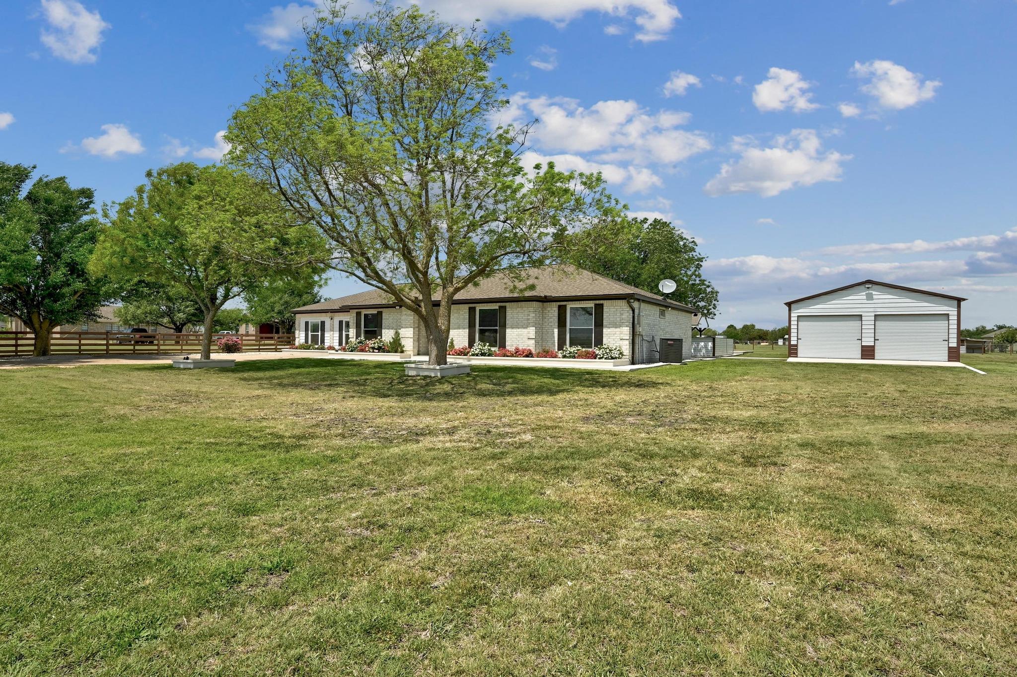 401 County Road 368, Taylor, TX 76574