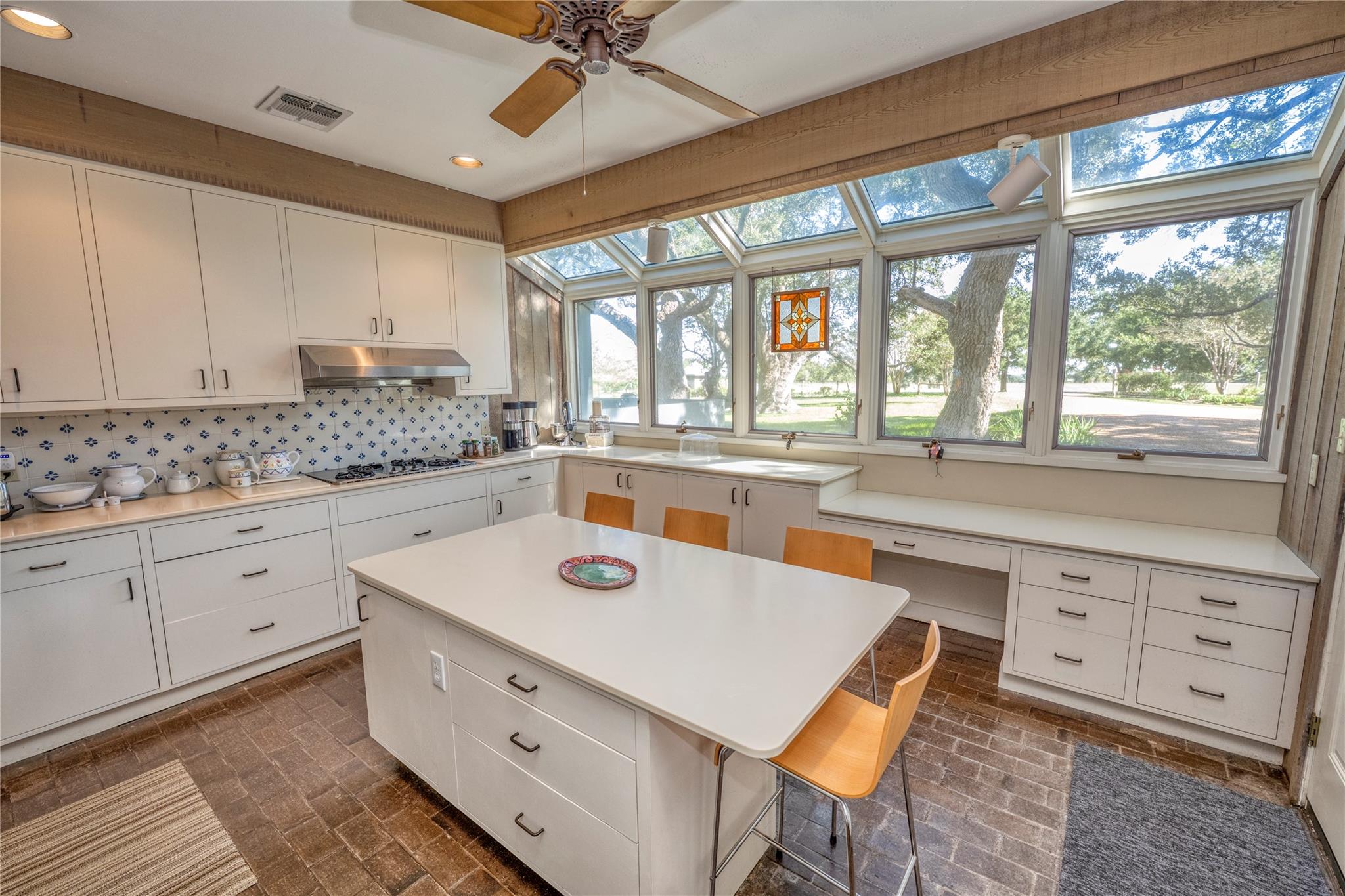 10209 Seward Plantation Rd, Brenham, TX 77833