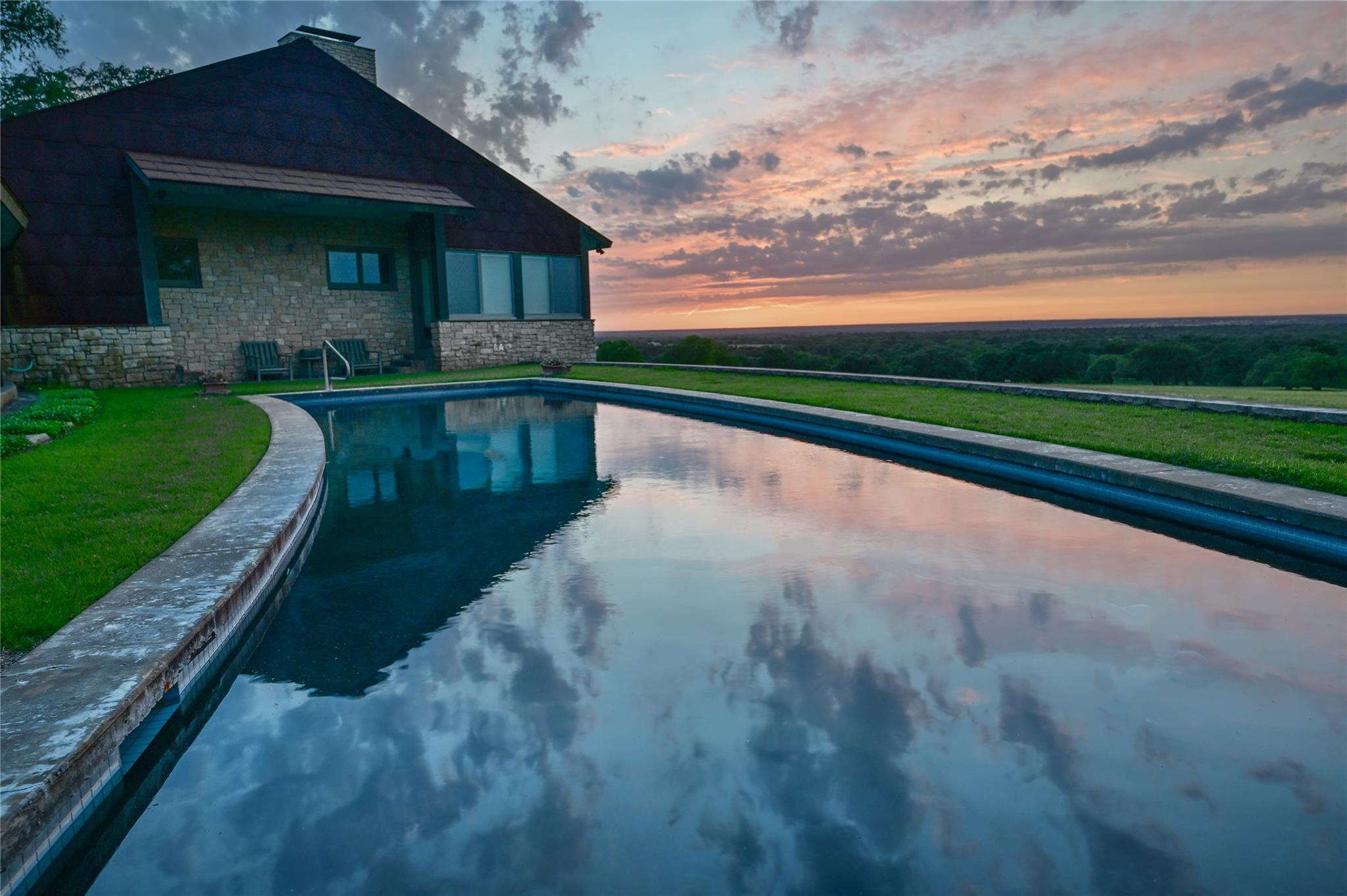 10209 Seward Plantation Rd, Brenham, TX 77833